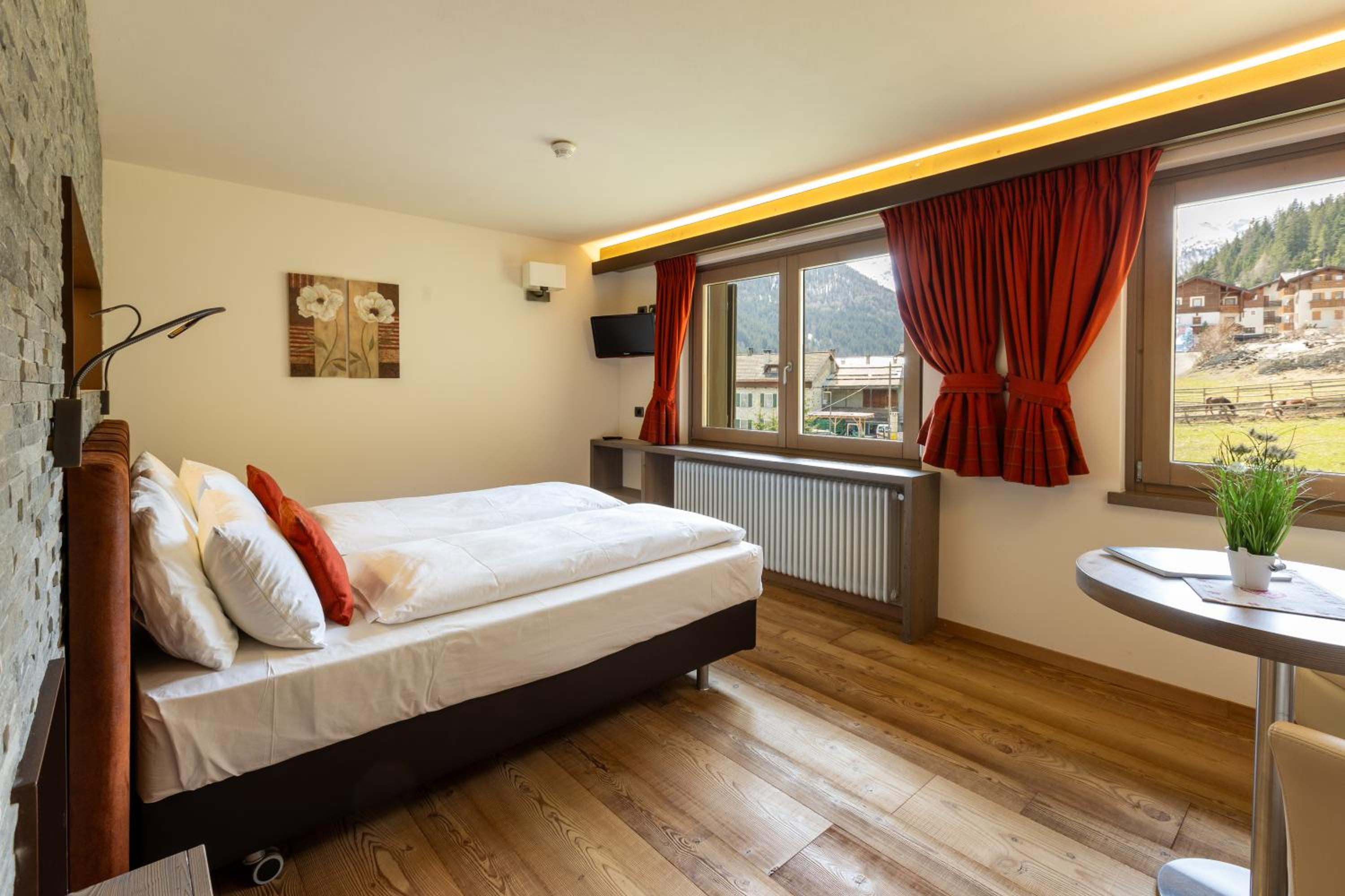 Deluxe Double or Twin Room with Balcony