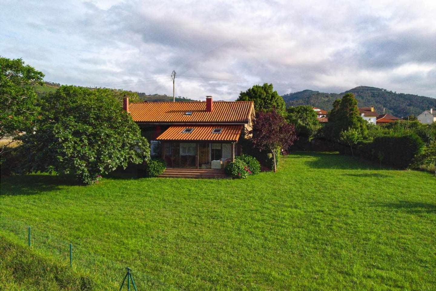Five-Bedroom House photo 3