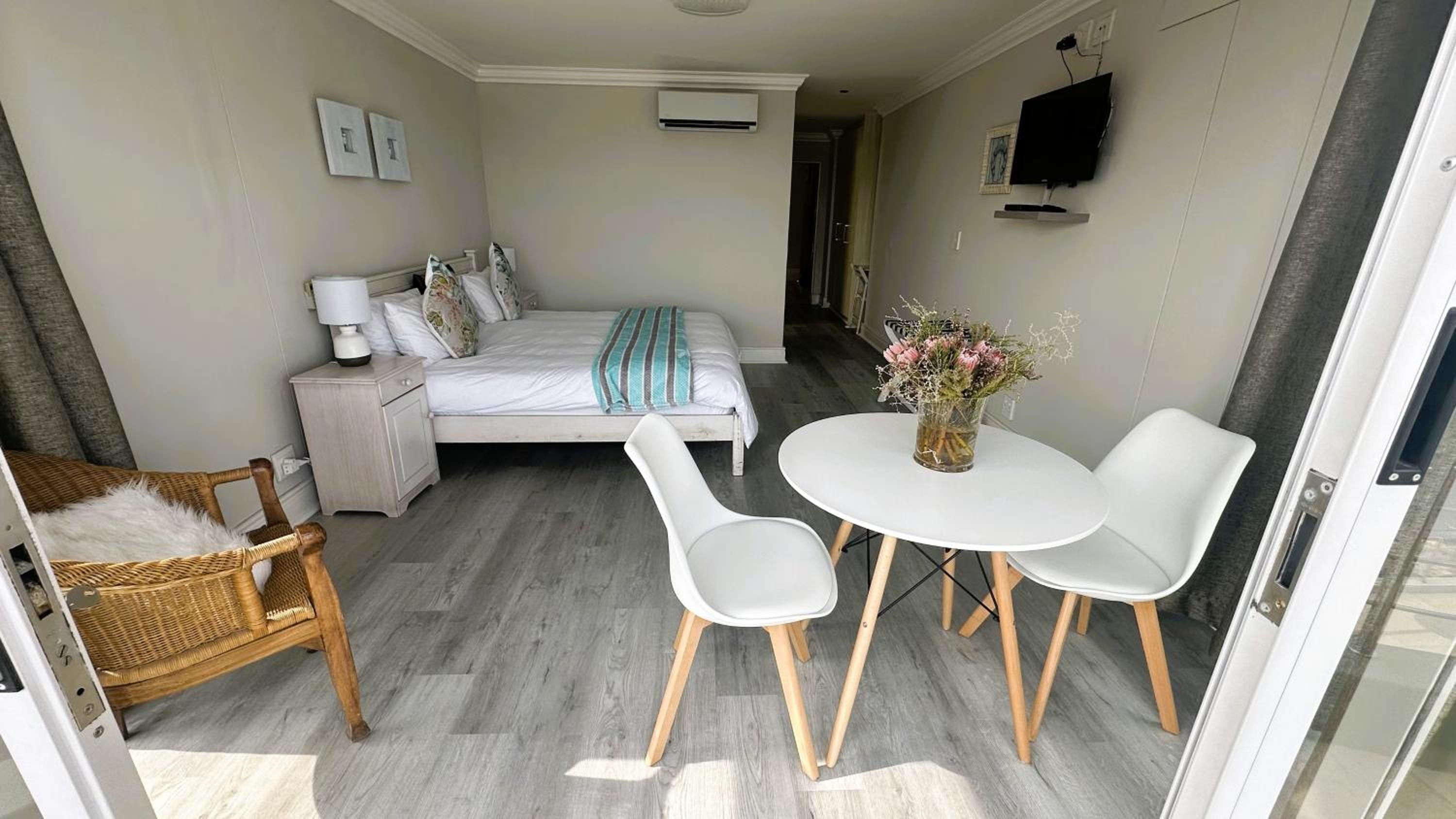 Queen Suite with Sea View - Photo 1