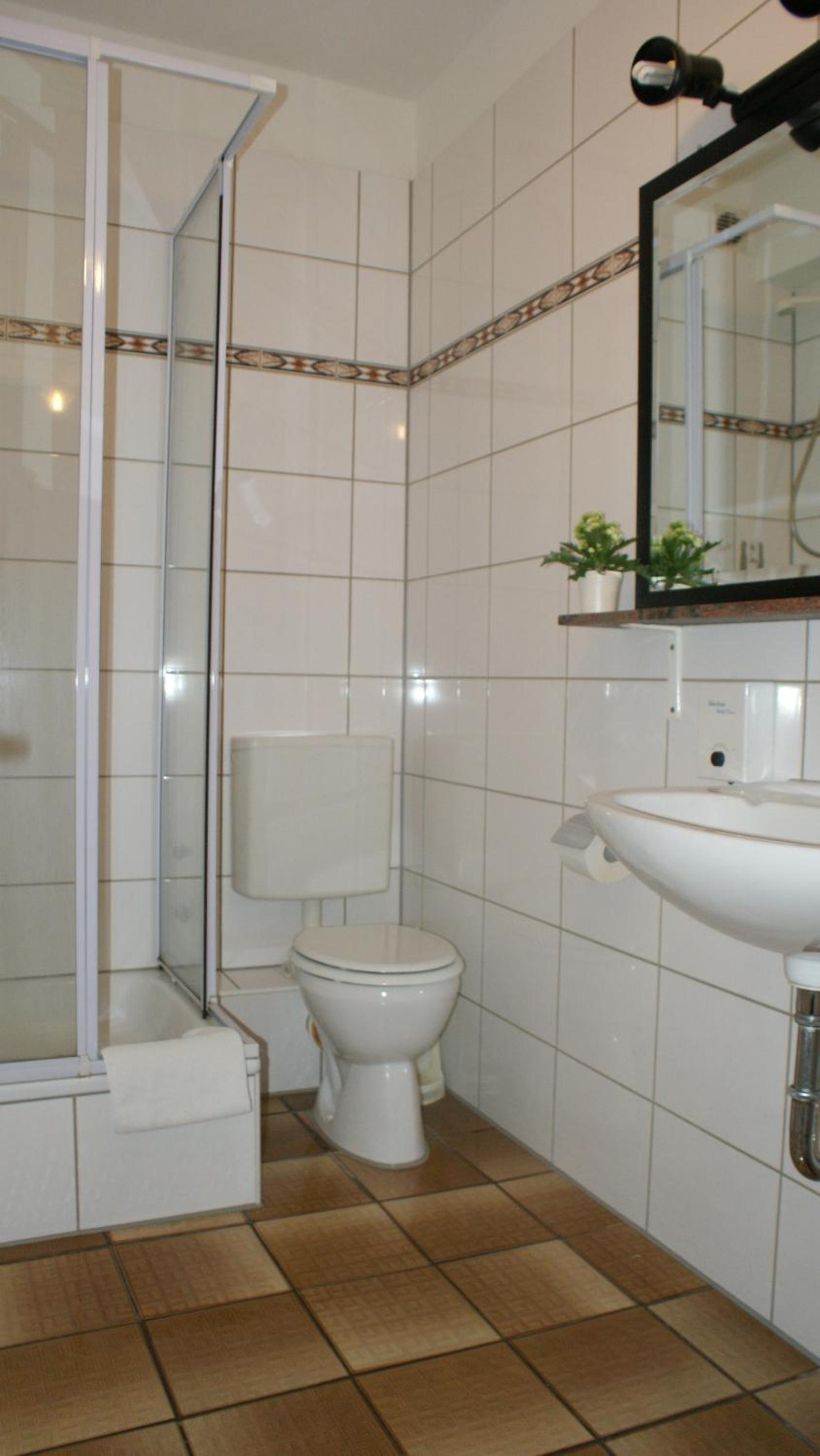 Double or Twin Room - Photo 8