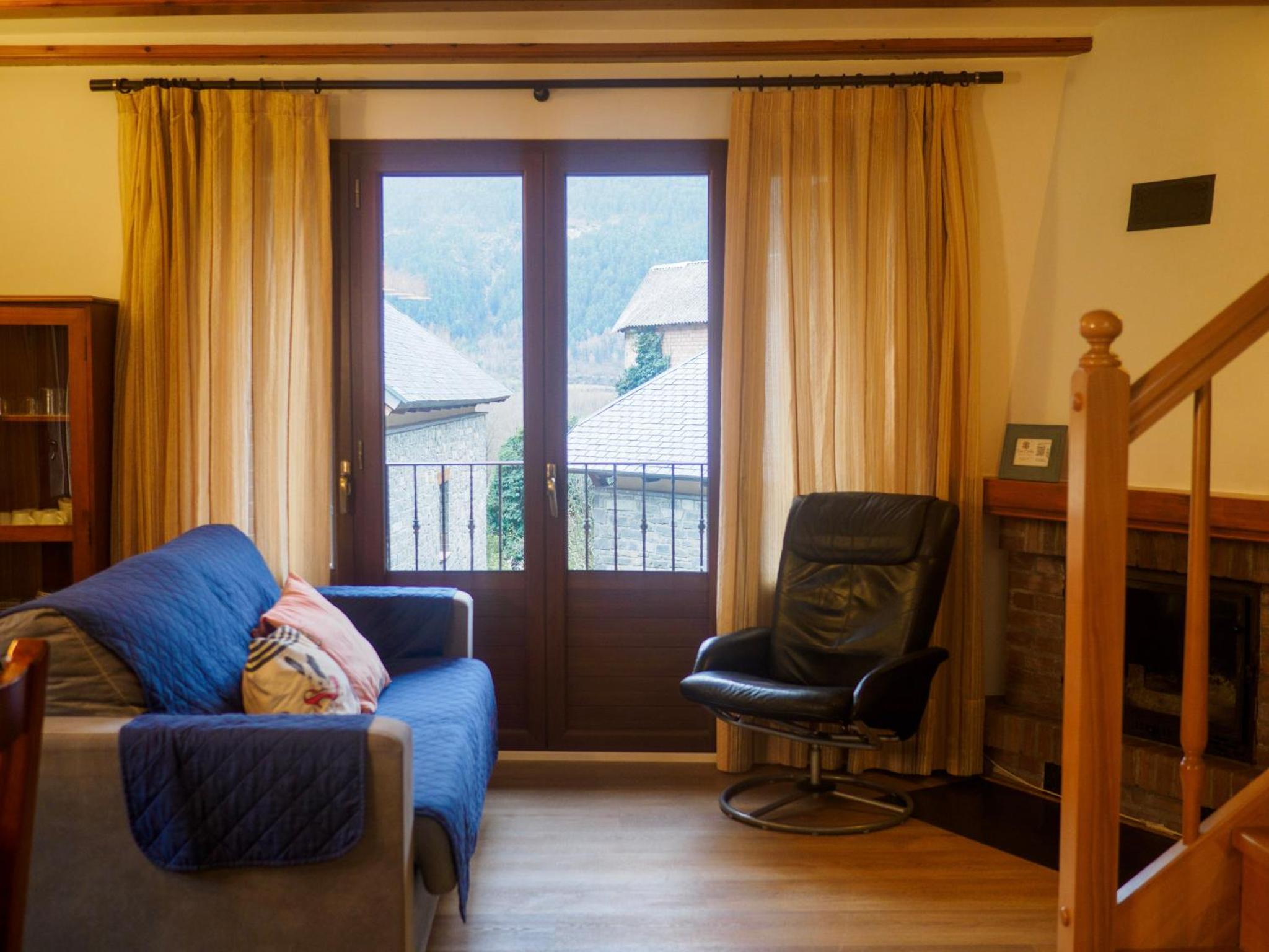Apartamento de Dos Habitaciones con Balcón (4-6 Adultos)