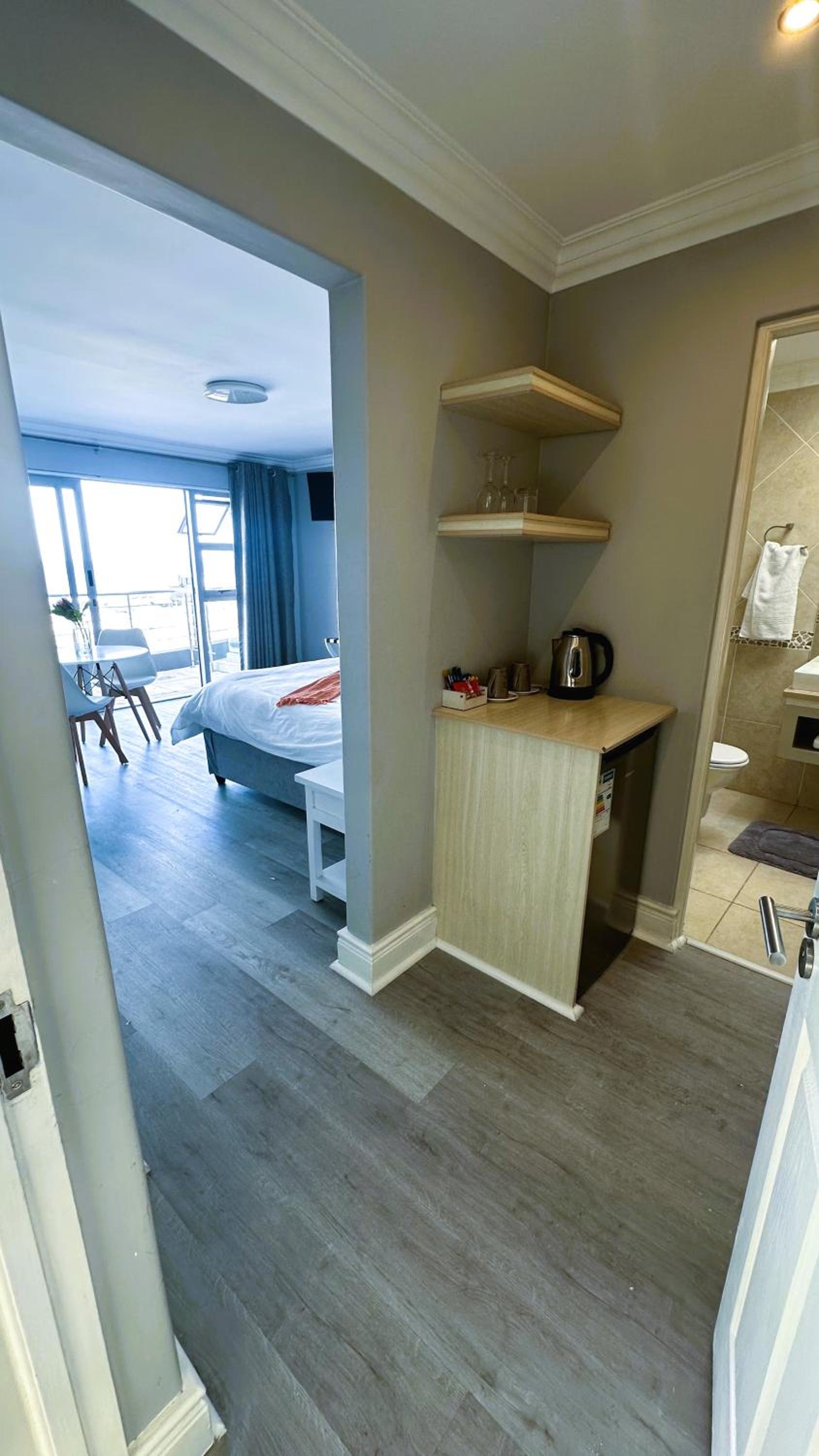 Standard King Room - Photo 4