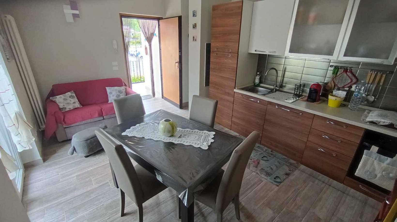 Apartment with Lake View - Photo 3