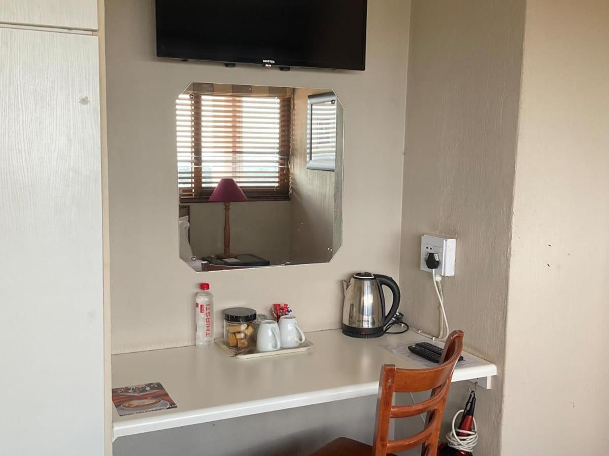 Standard Double Room - Photo 2