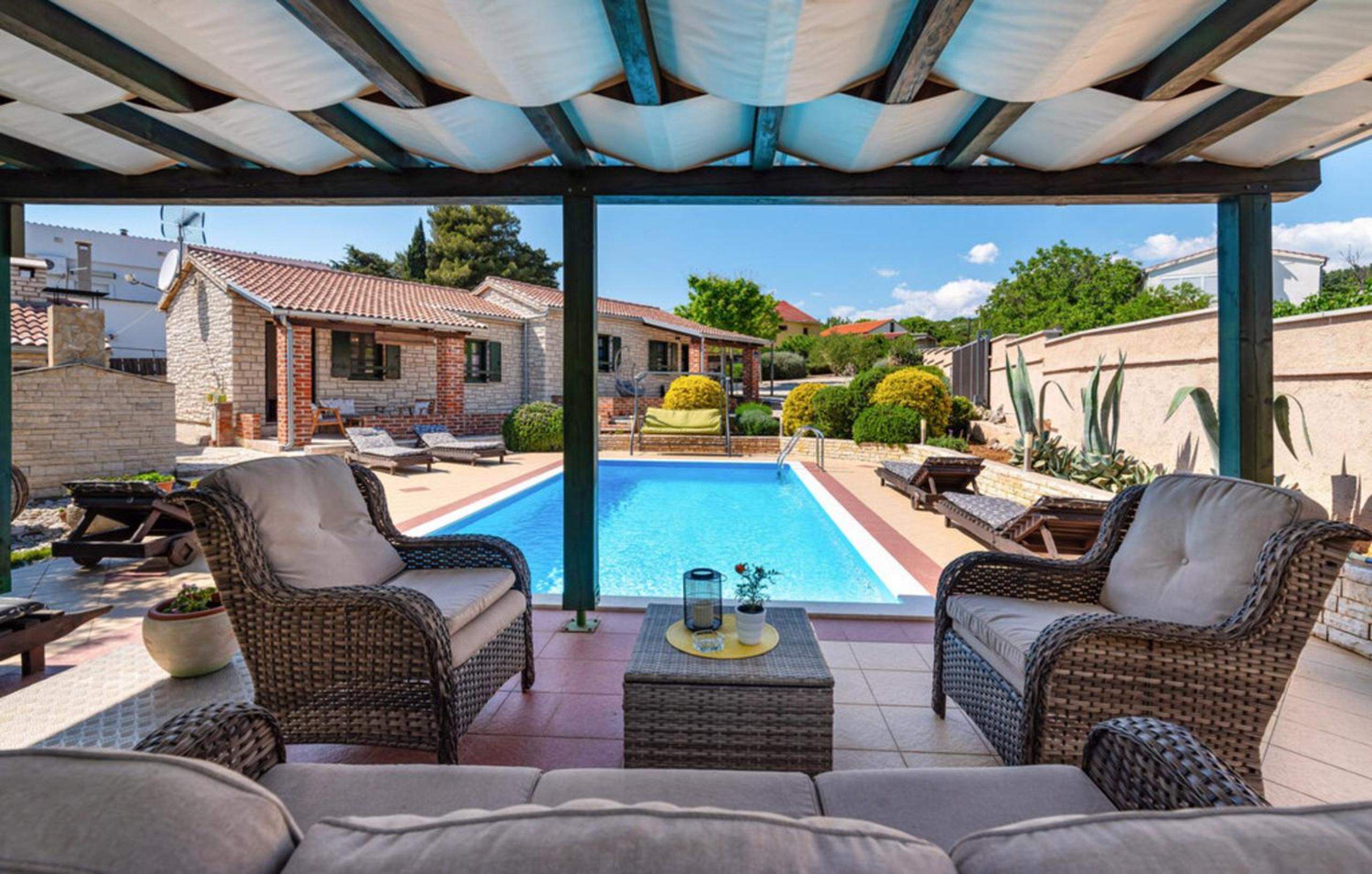 Villa photo 2