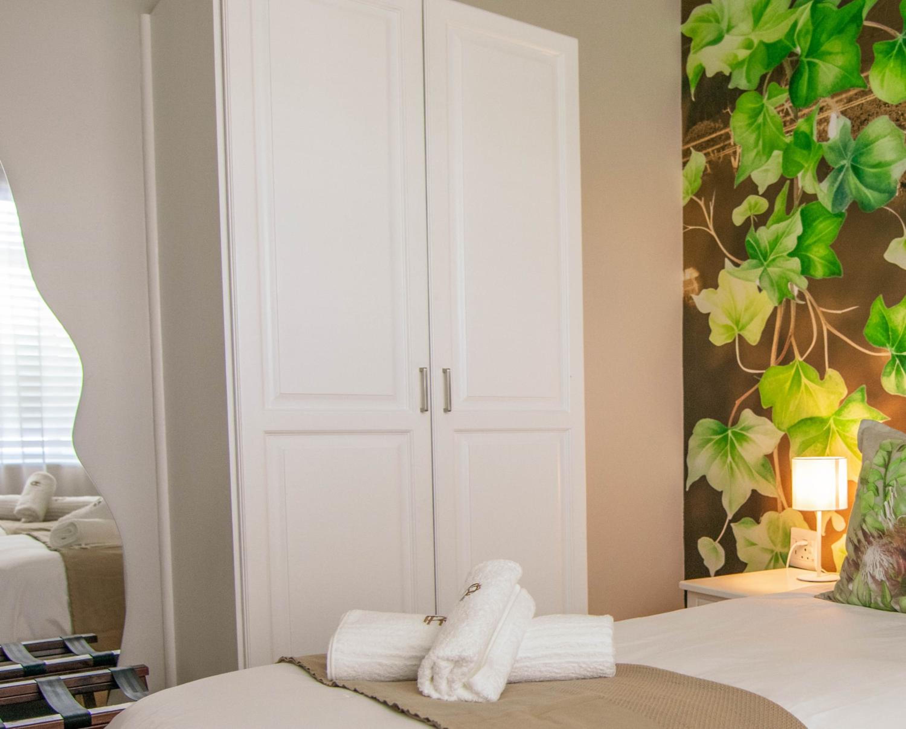 Petite Queen Room photo 3