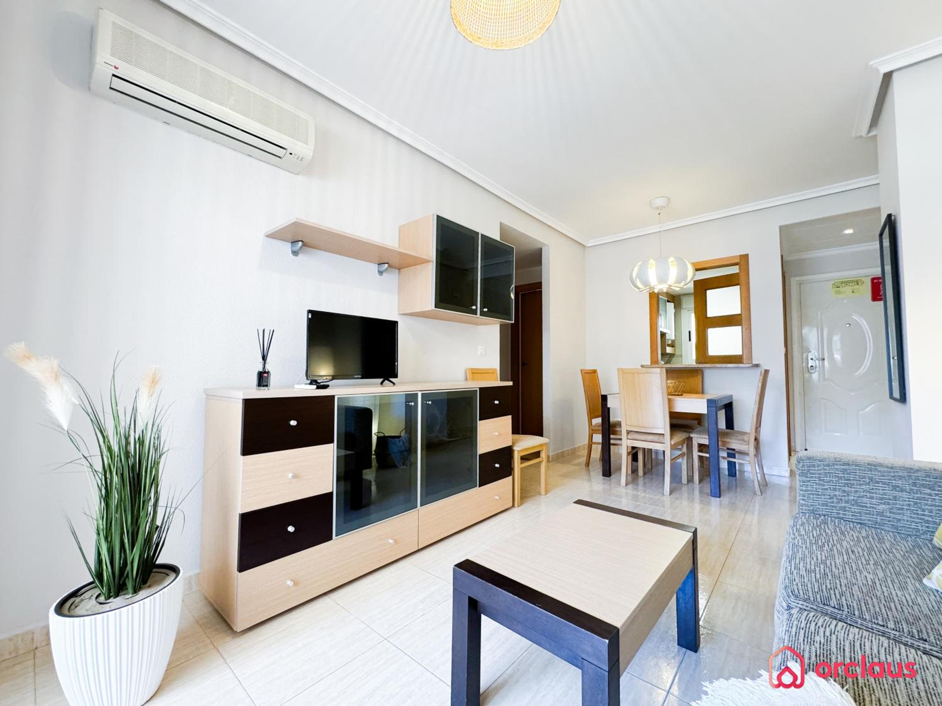 Apartamento de dos habitaciones con balcón