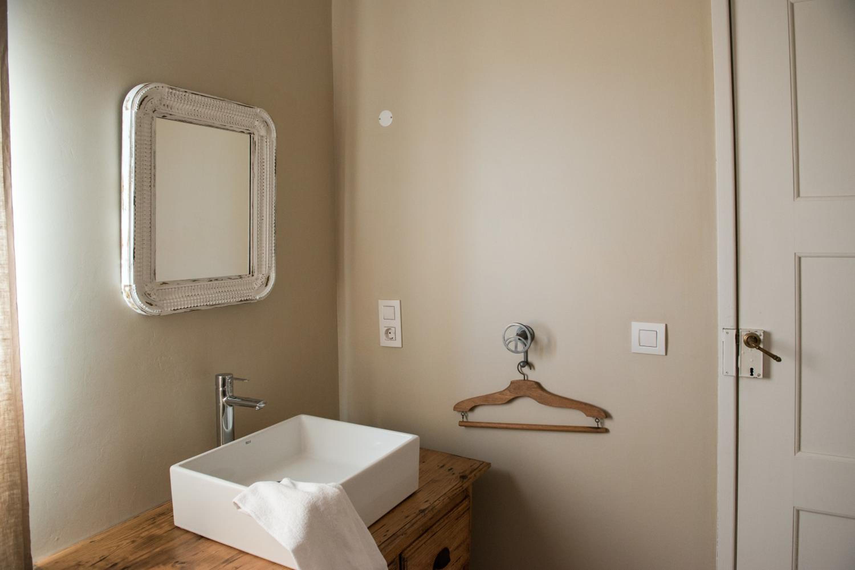Double Room with Private External Bathroom - Photo 4
