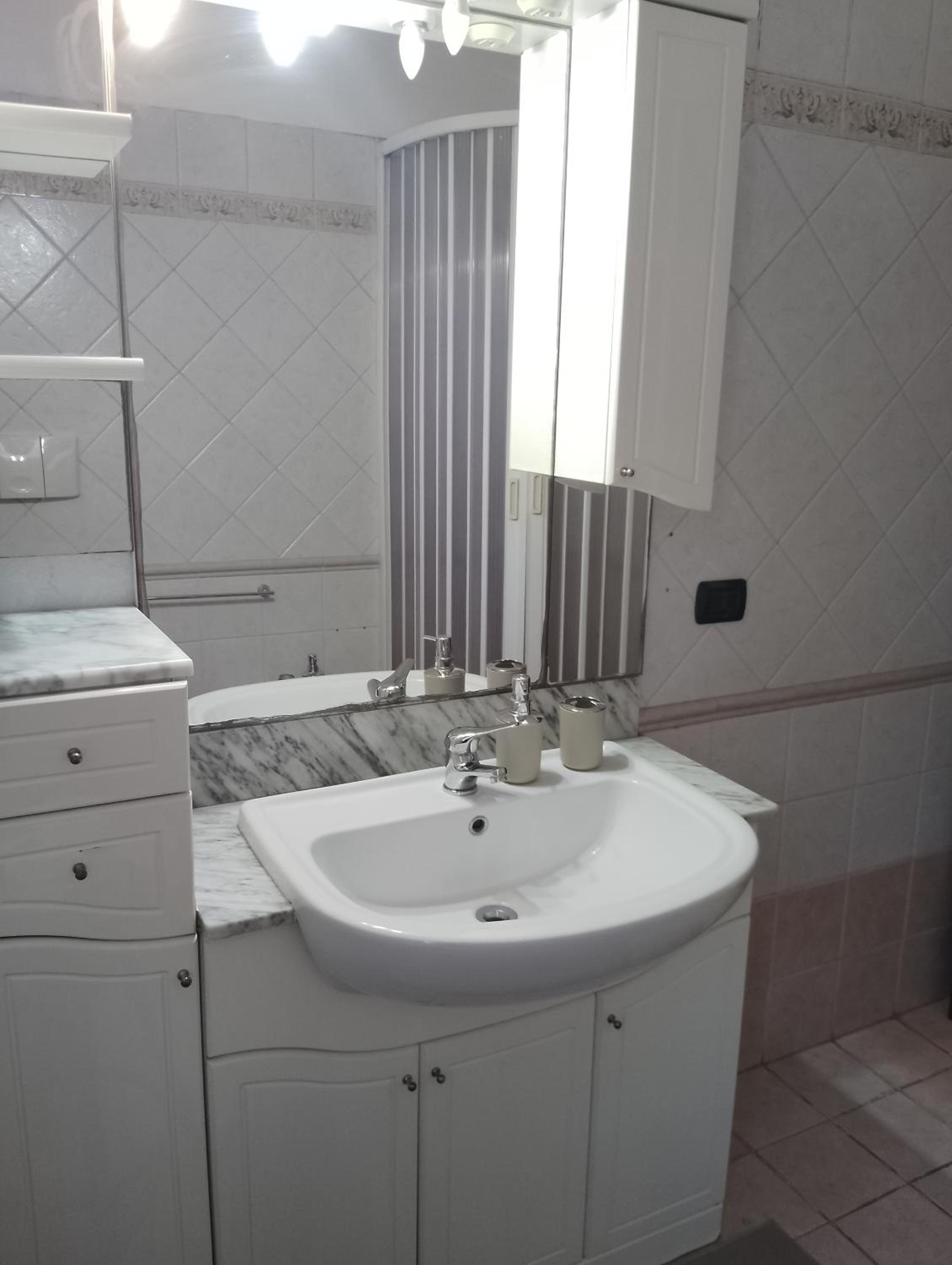 Family Room with Private Bathroom - Photo 30