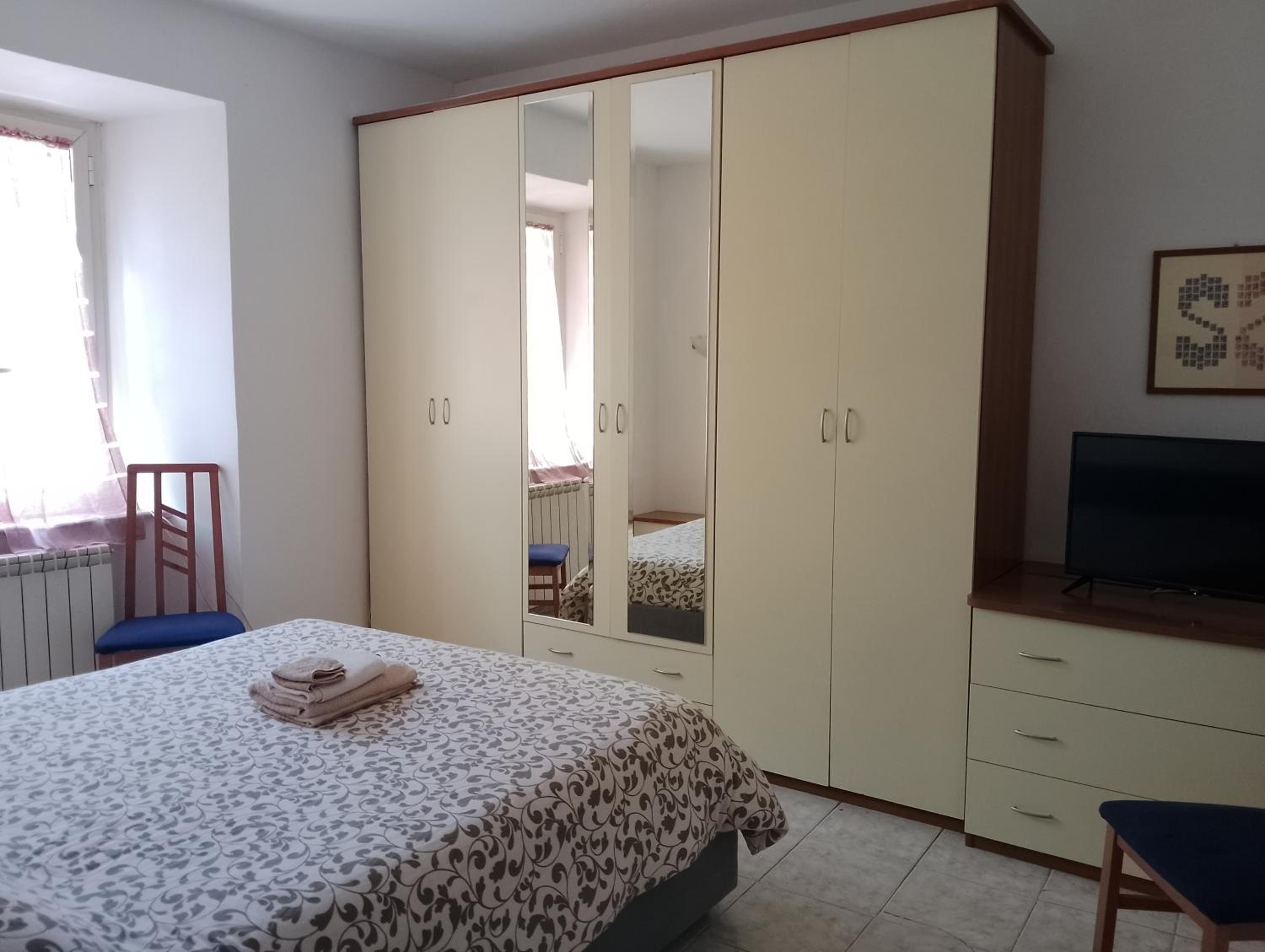Family Room with Private Bathroom - Photo 24