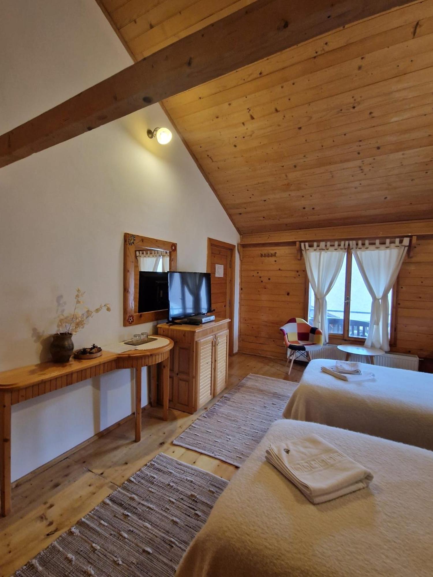 Twin Room - Photo 4
