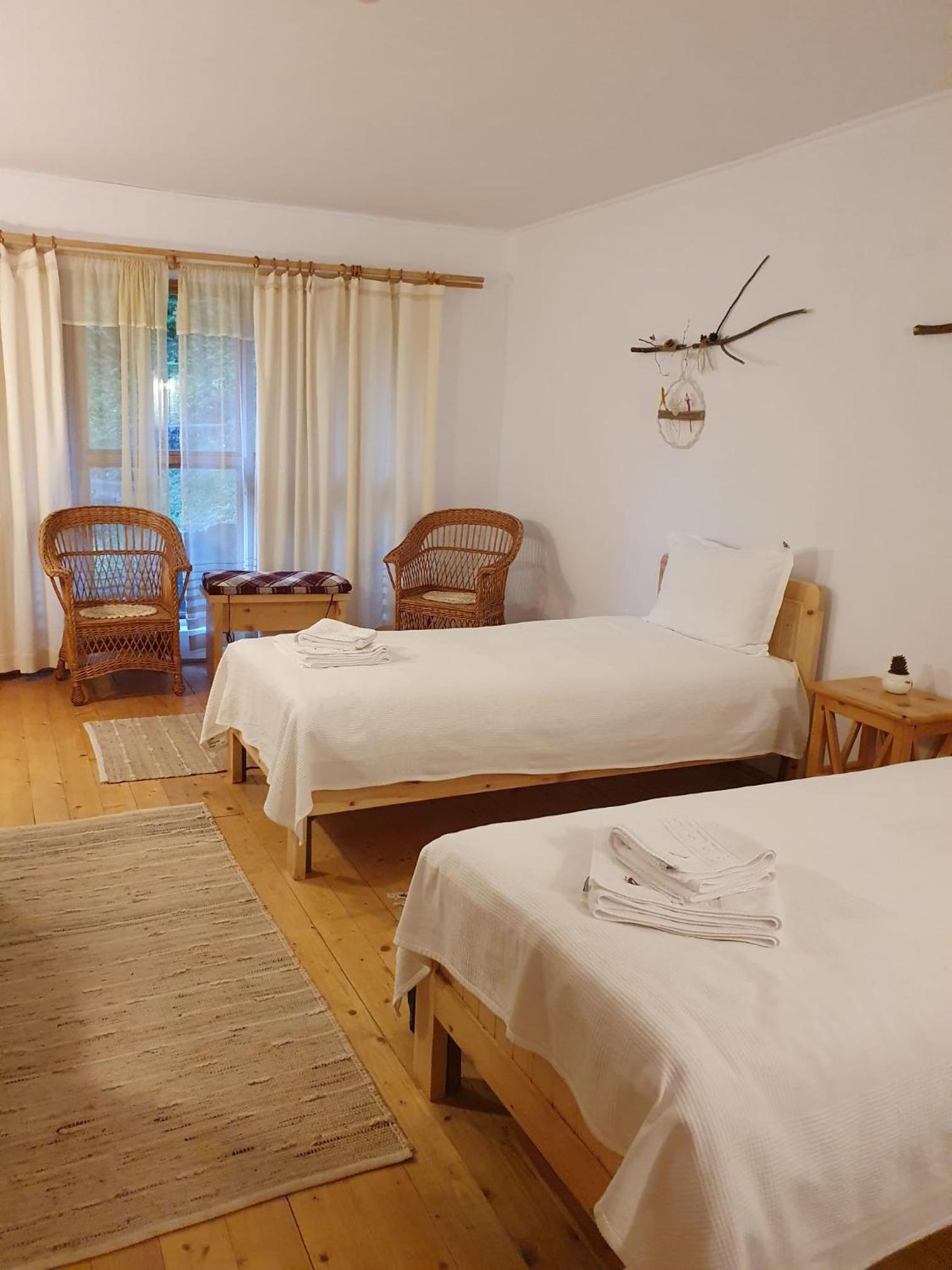 Twin Room - Photo 2