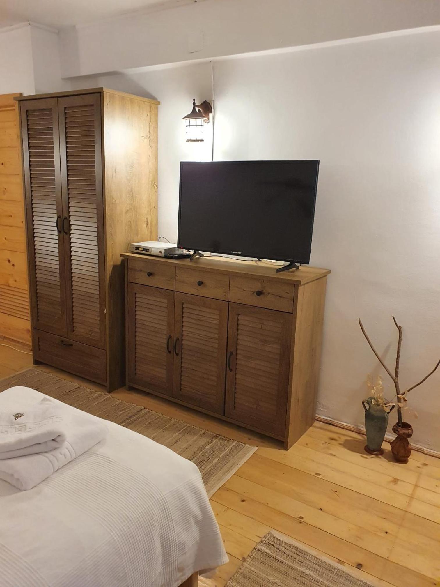 Twin Room - Photo 3