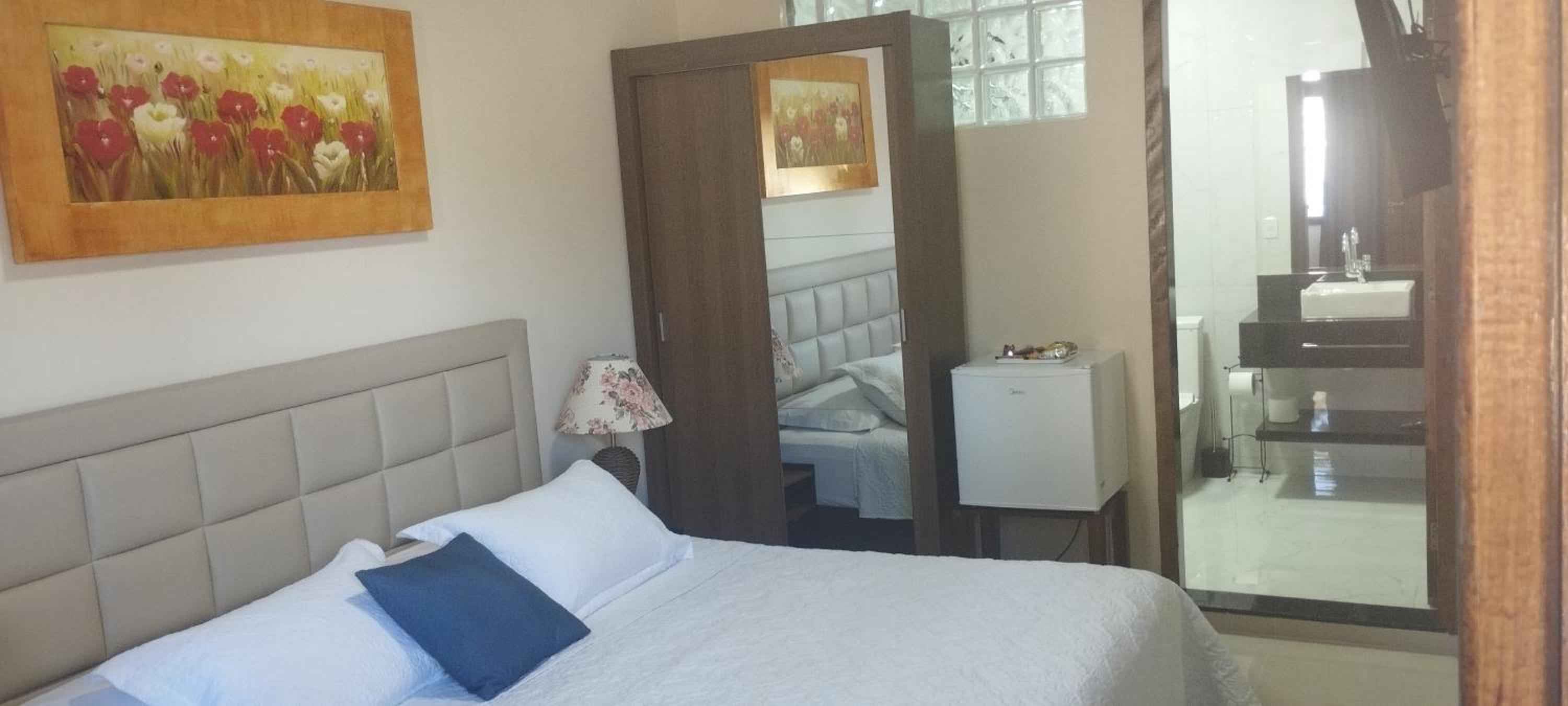 Deluxe King Suite - Photo 10
