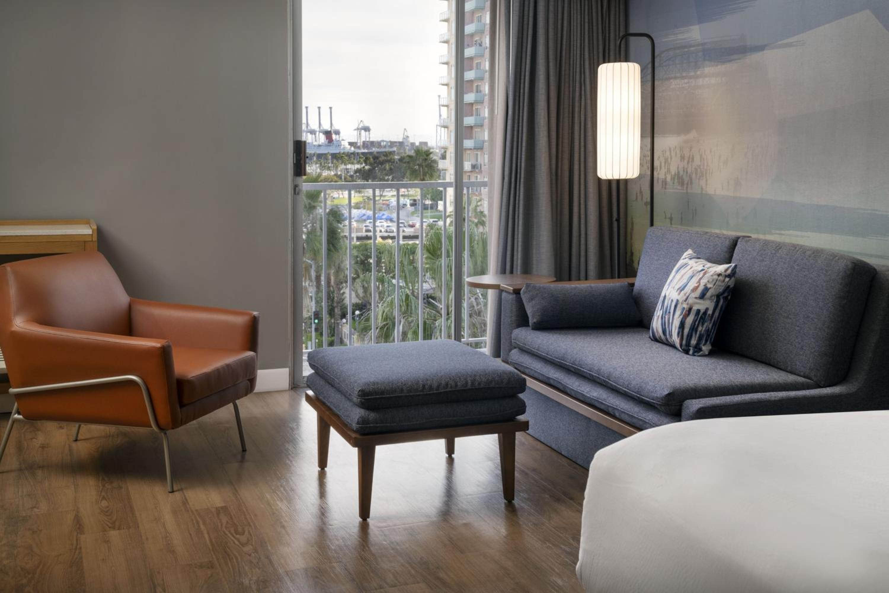 Queen Room with Two Queen Beds and Harbor View - Photo 3