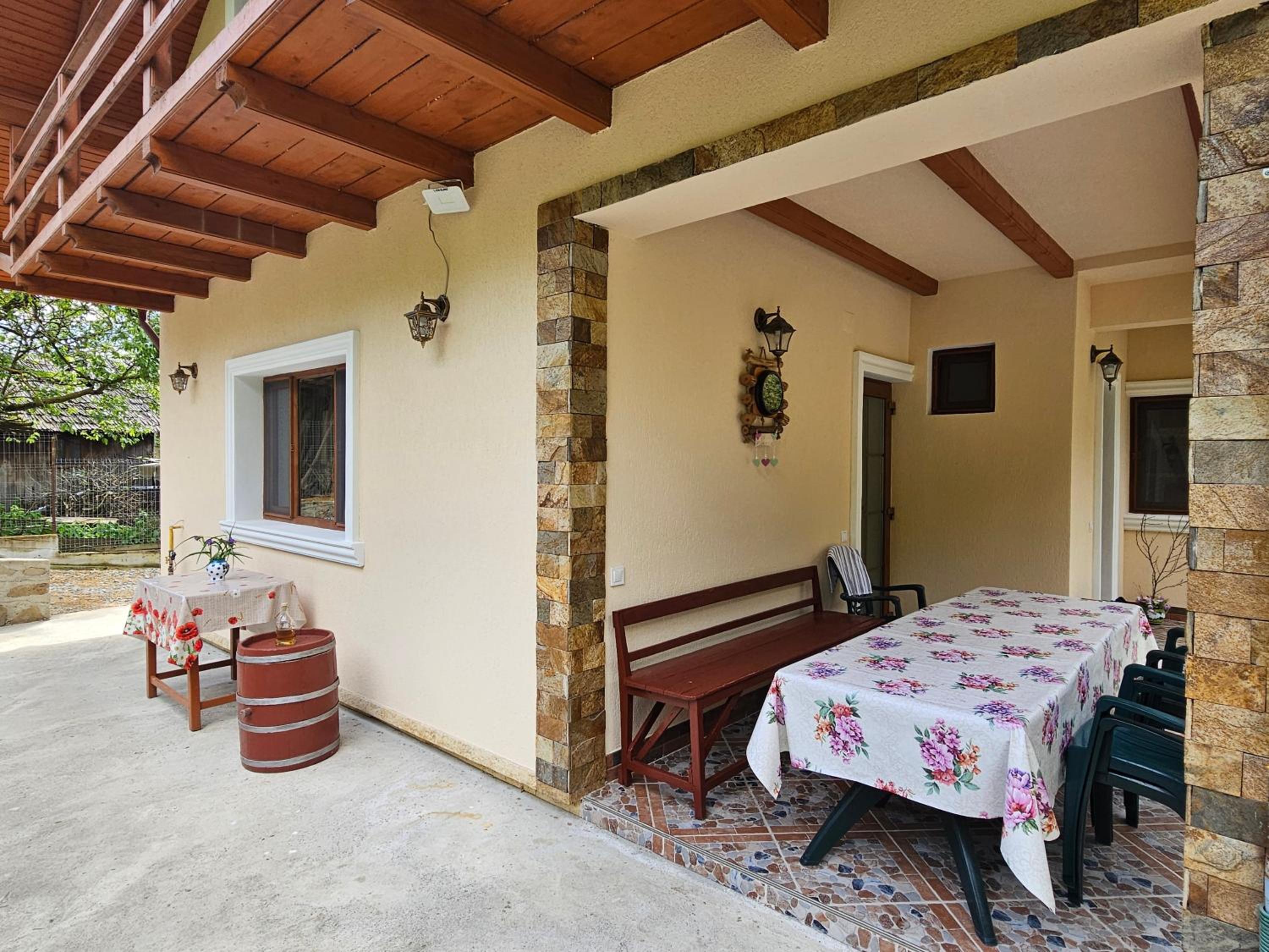 Standard Double Room - Photo 8