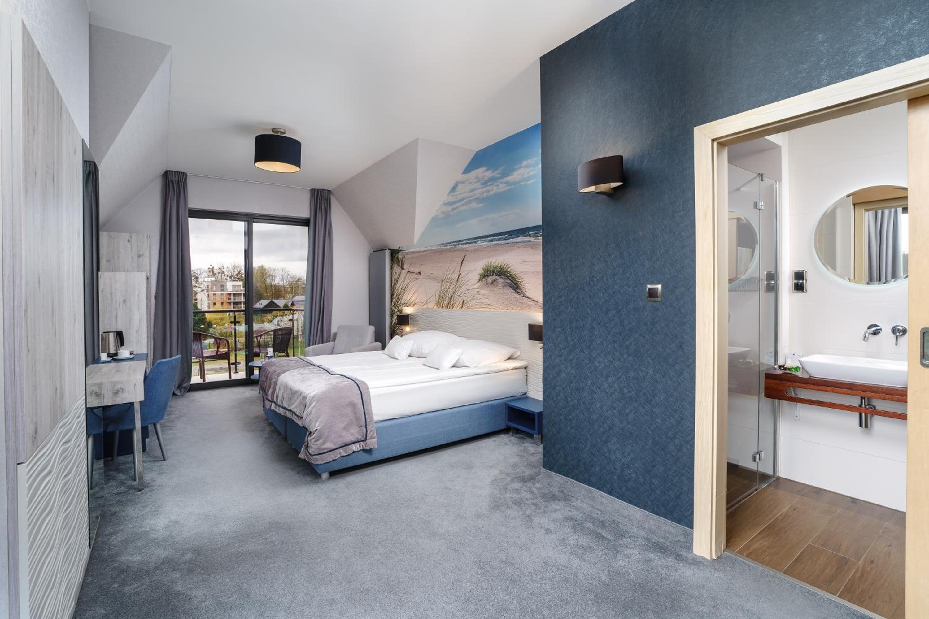 Double or Twin Room with Partial Sea View