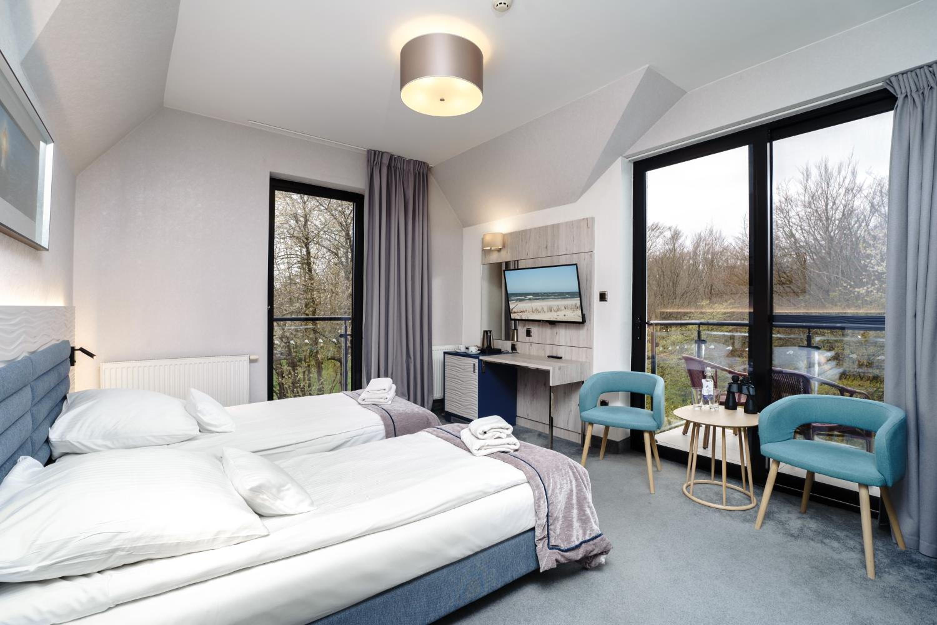 Double or Twin Room with Side Sea View