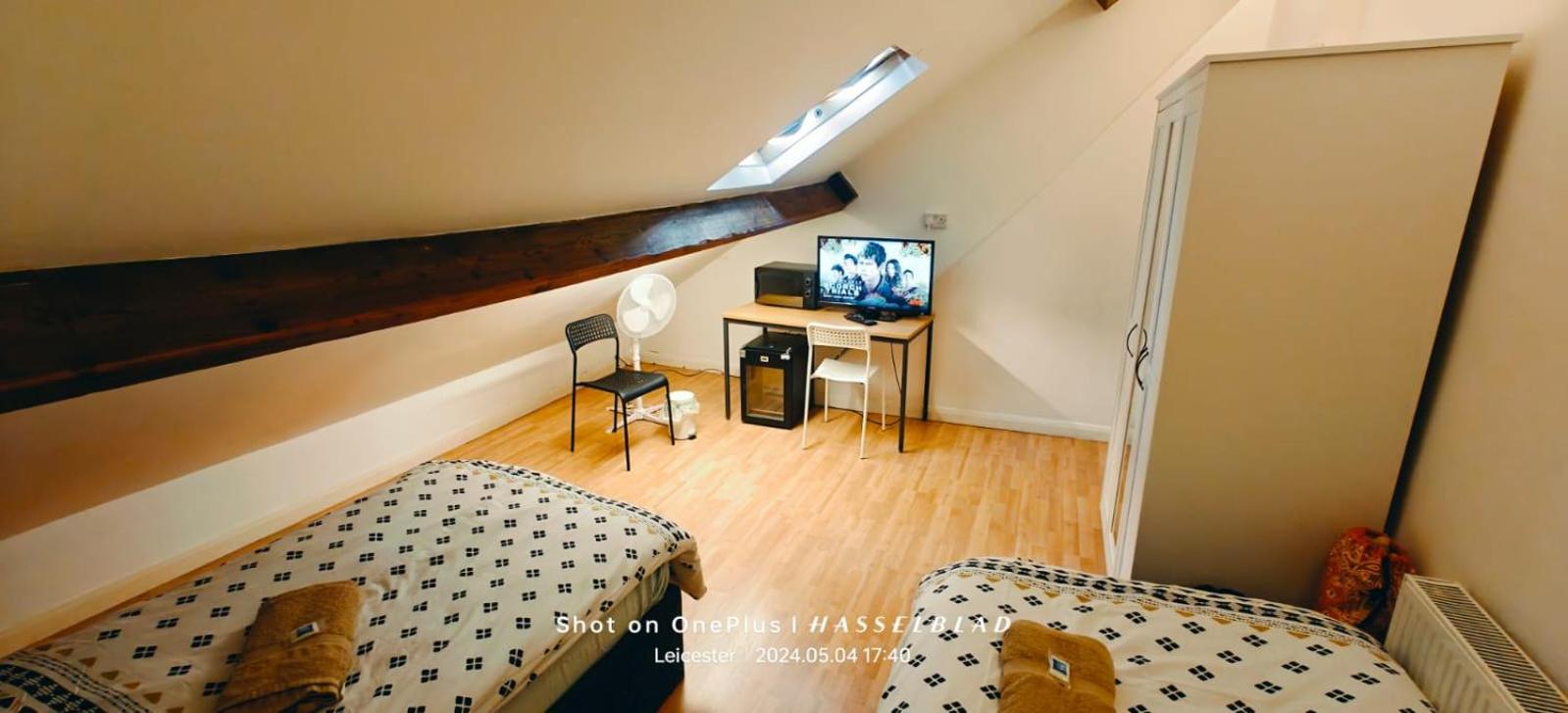 Twin Room with Shared Bathroom photo 2