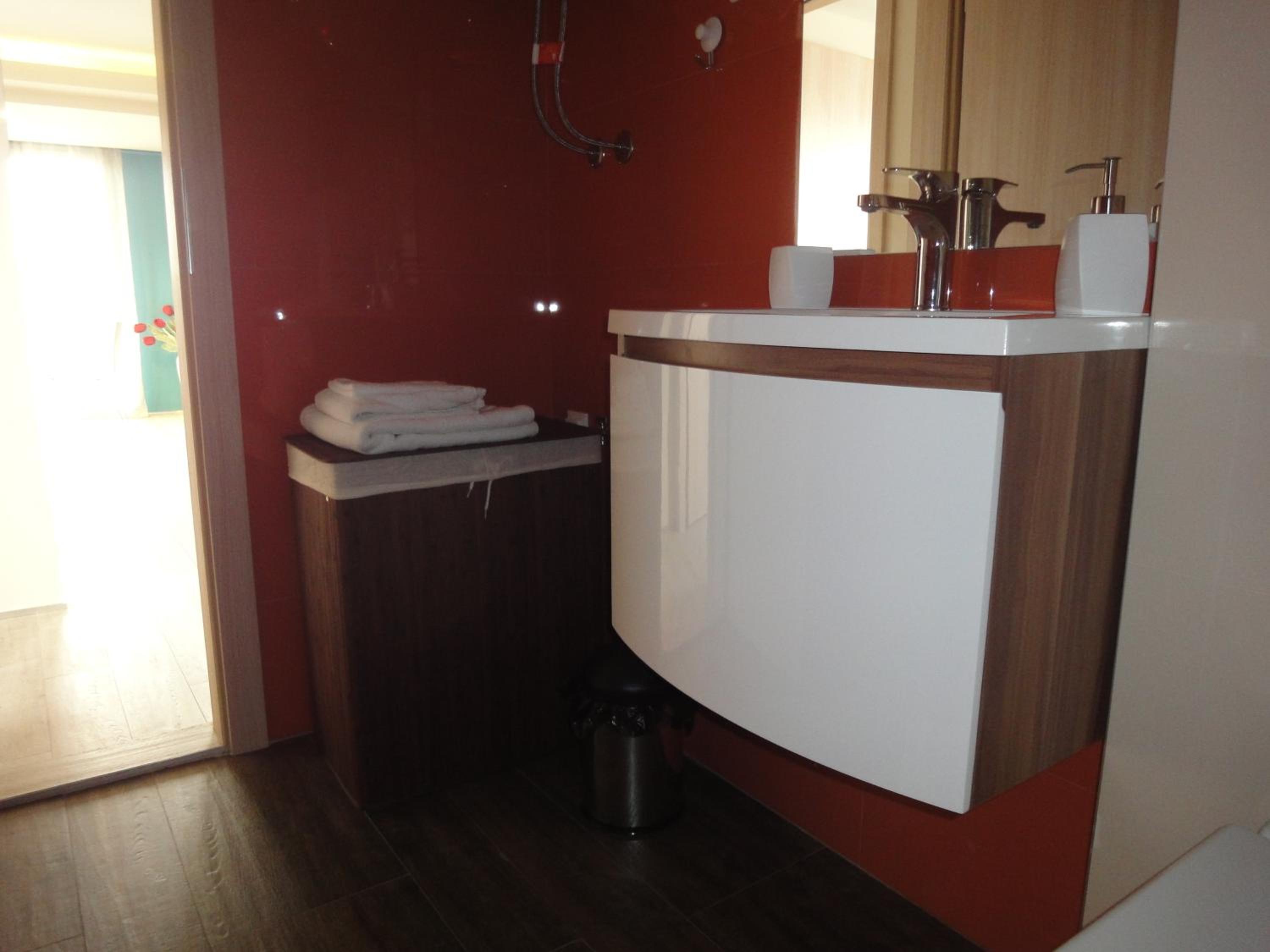 Two-Bedroom Apartment with Balcony photo 3