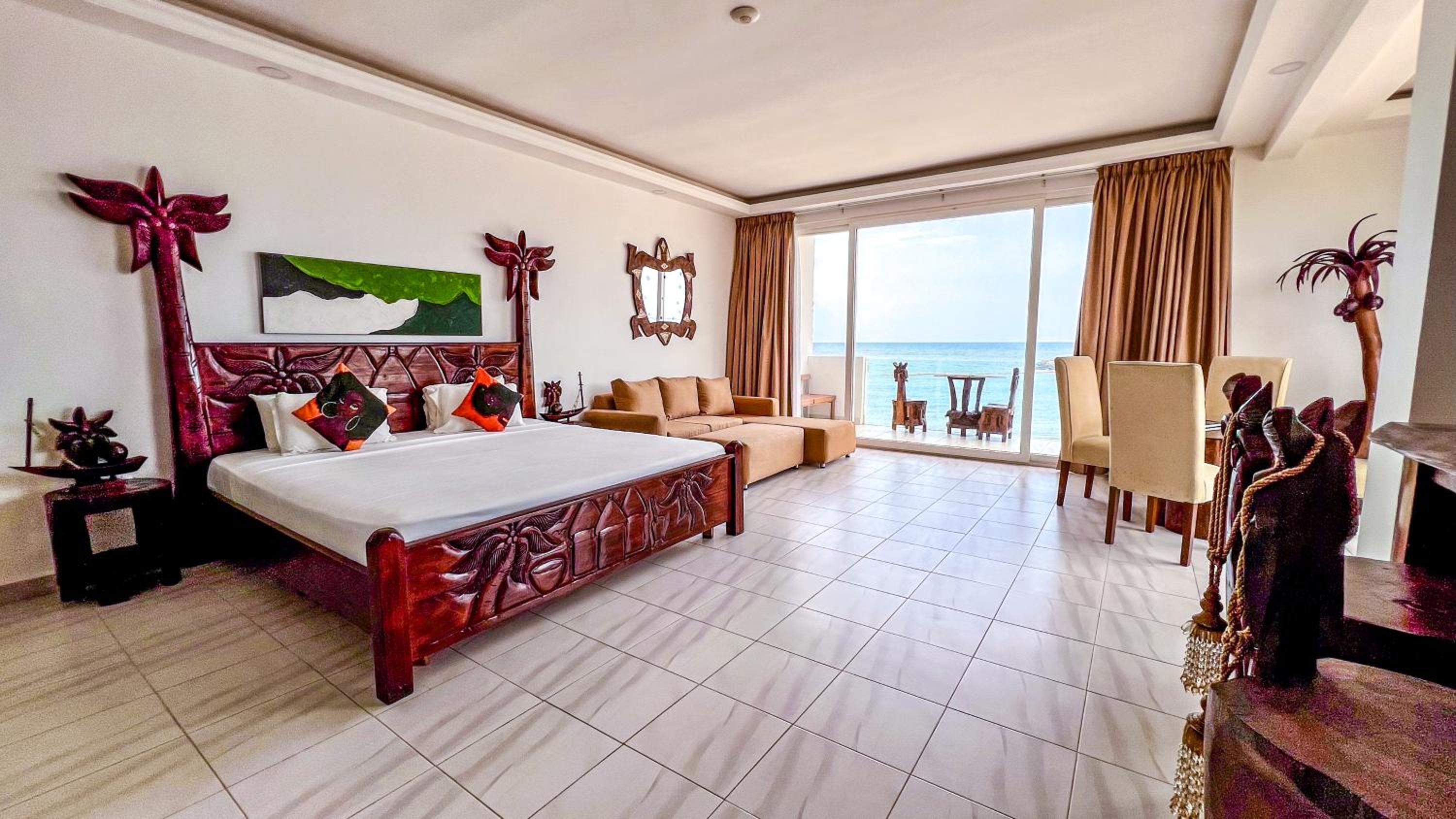 Deluxe Suite with Sea View photo 1