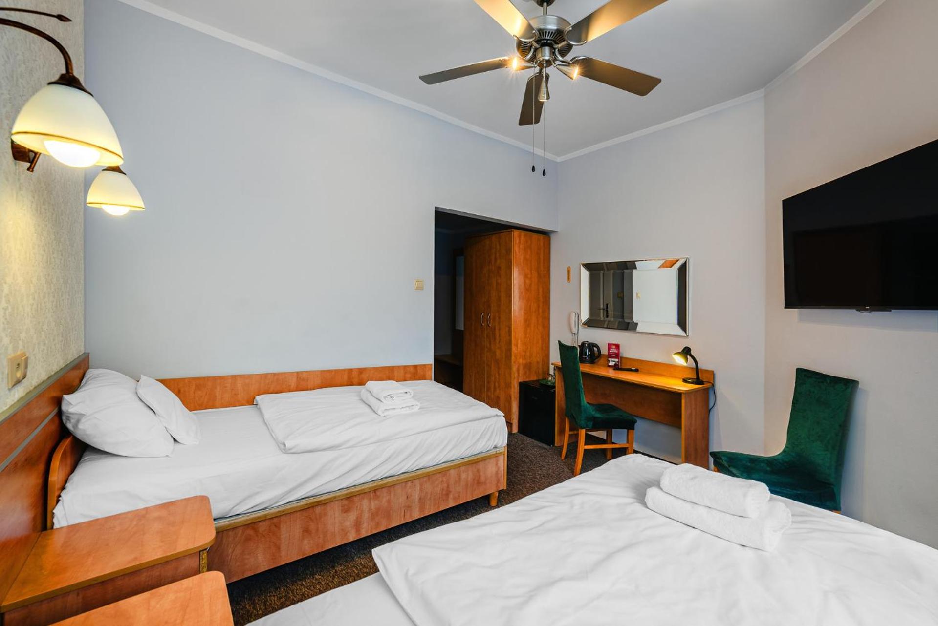 Double or Twin Room - Photo 6