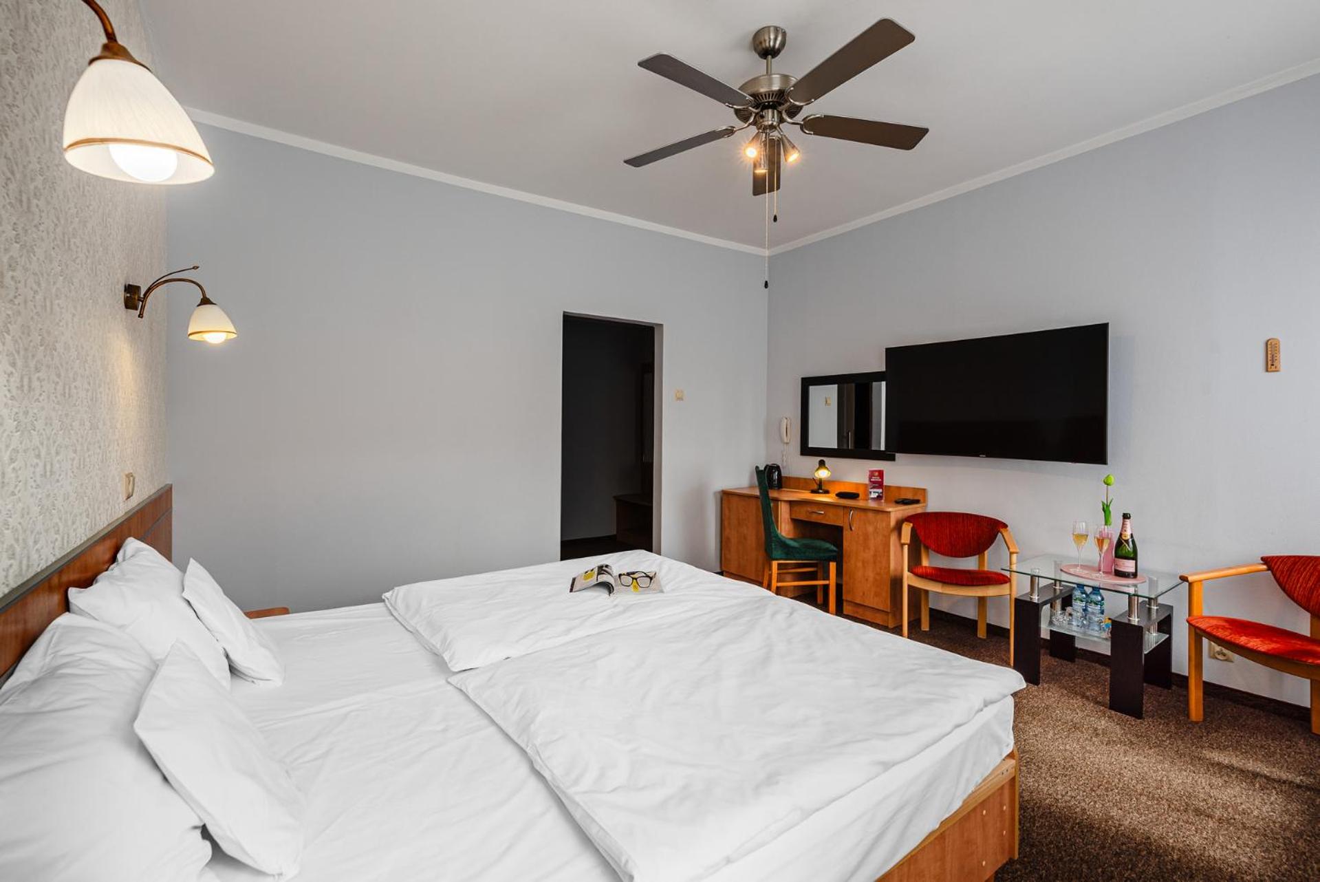 Double or Twin Room - Photo 5