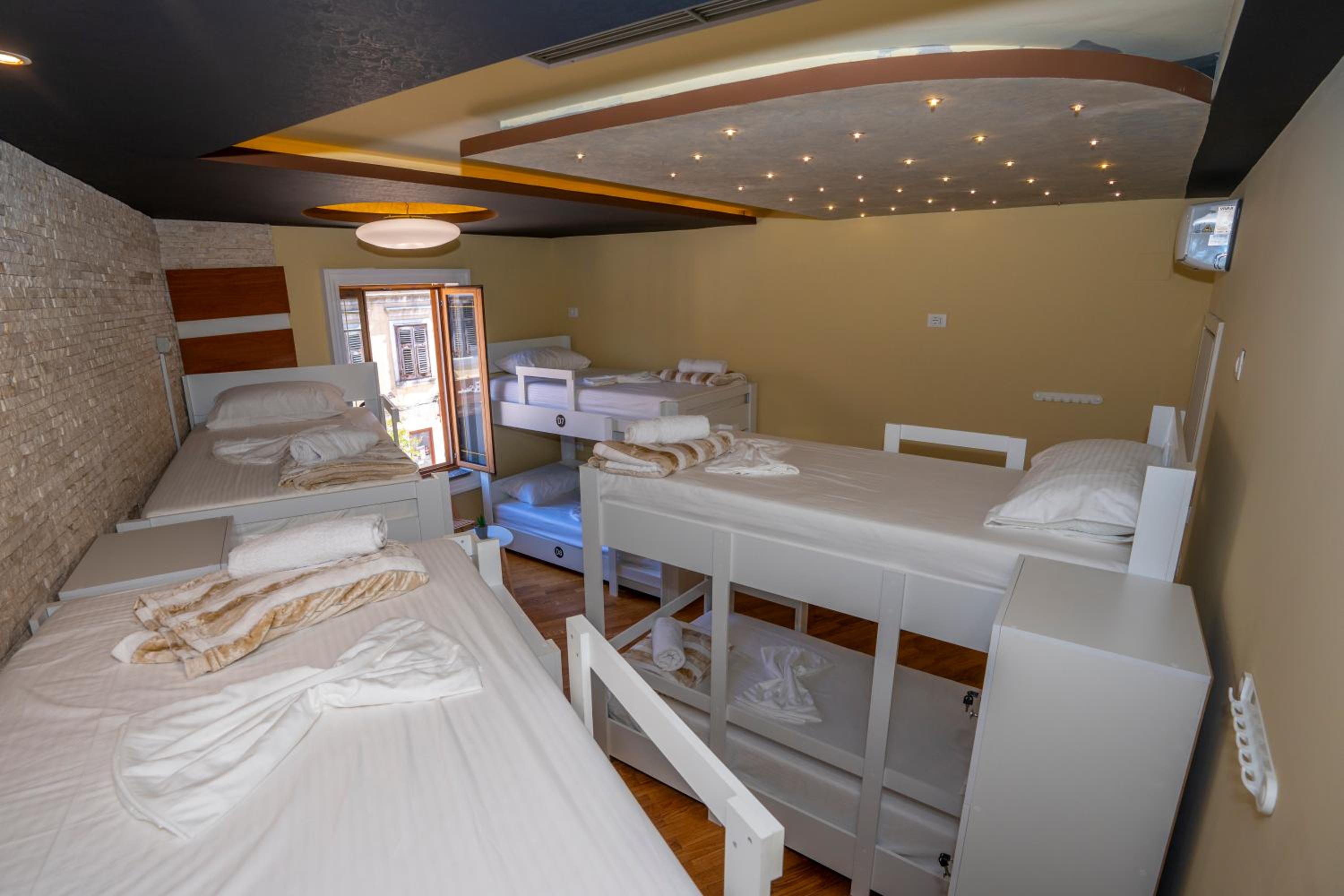 Bed In 8-Bed Mixed Dormitory Room photo 3