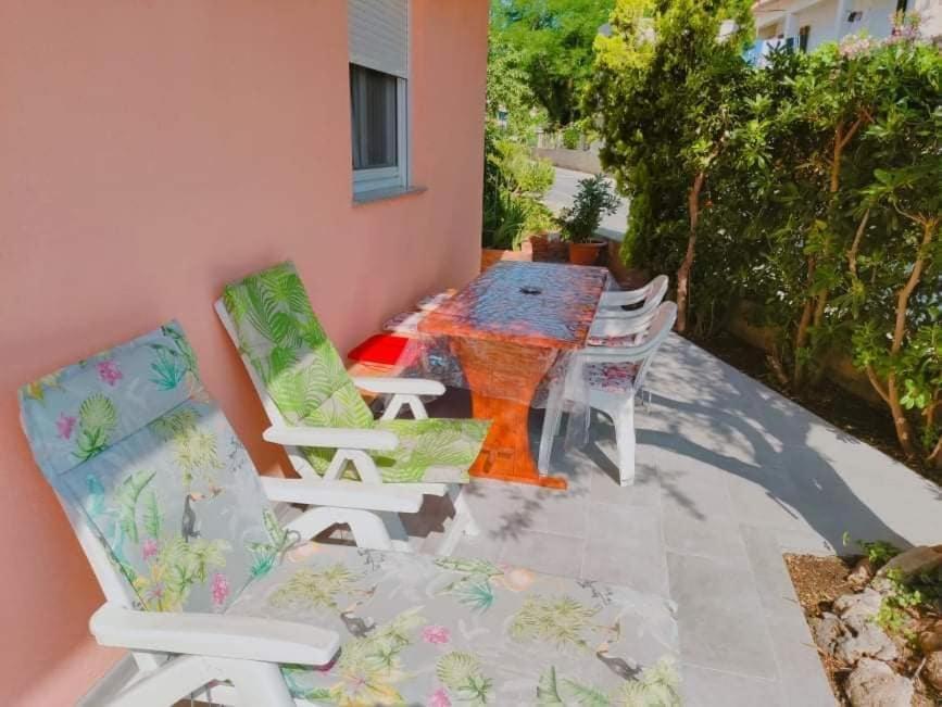 Apartment with Terrace and Sea View photo 3