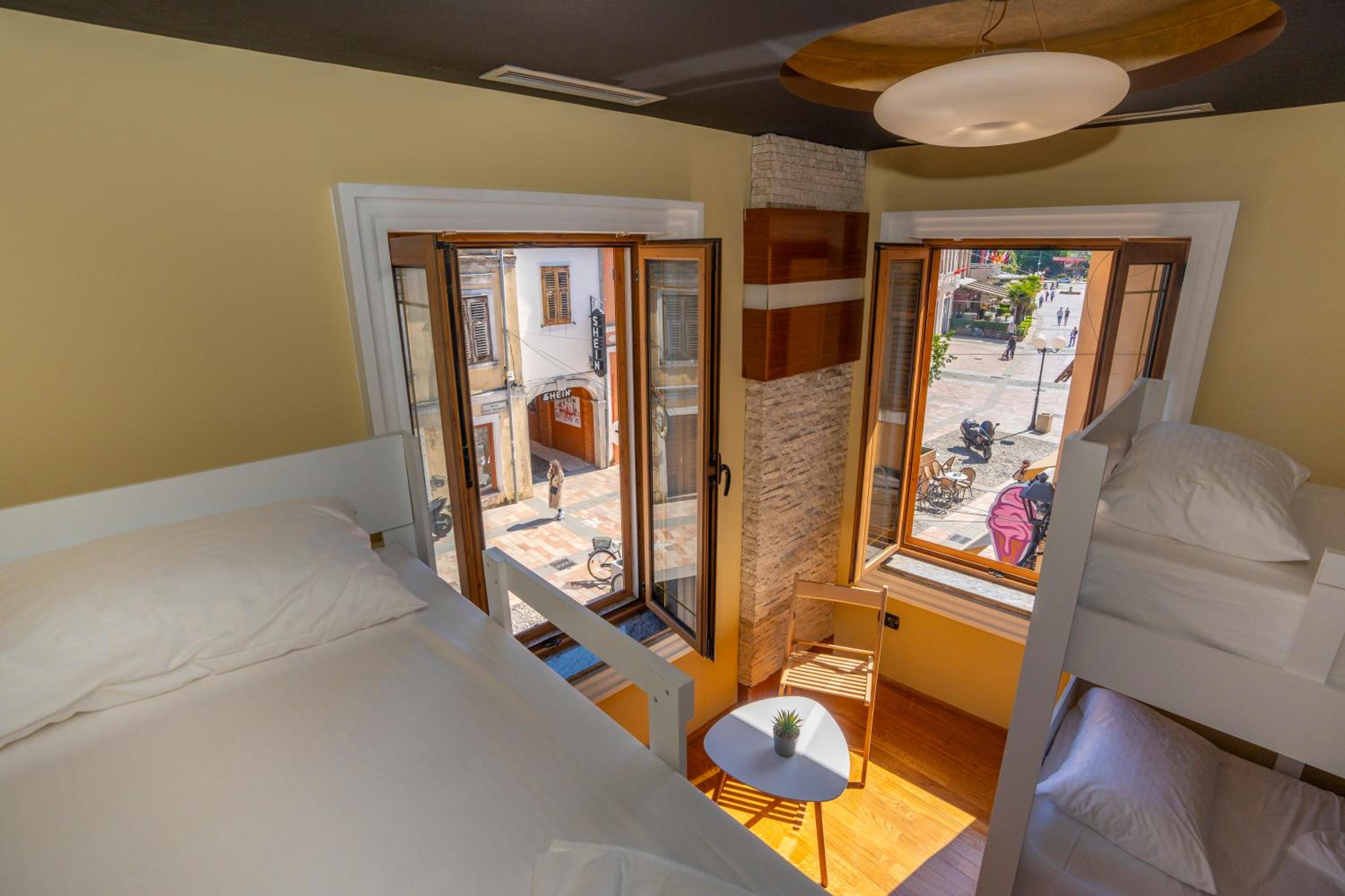 Bed in 6-Bed Mixed Dormitory Room photo 2