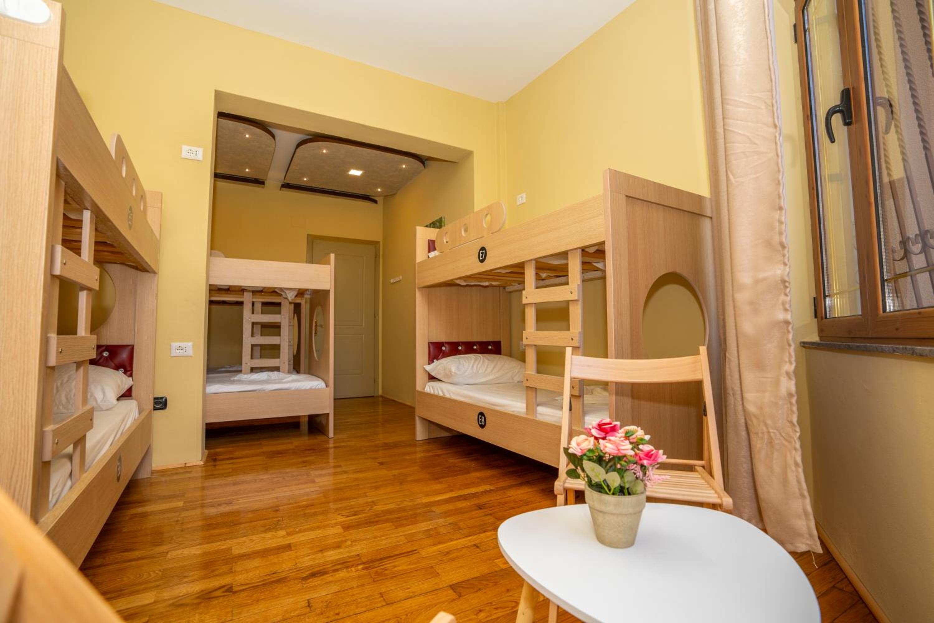 Bed In 8-Bed Mixed Dormitory Room photo 2