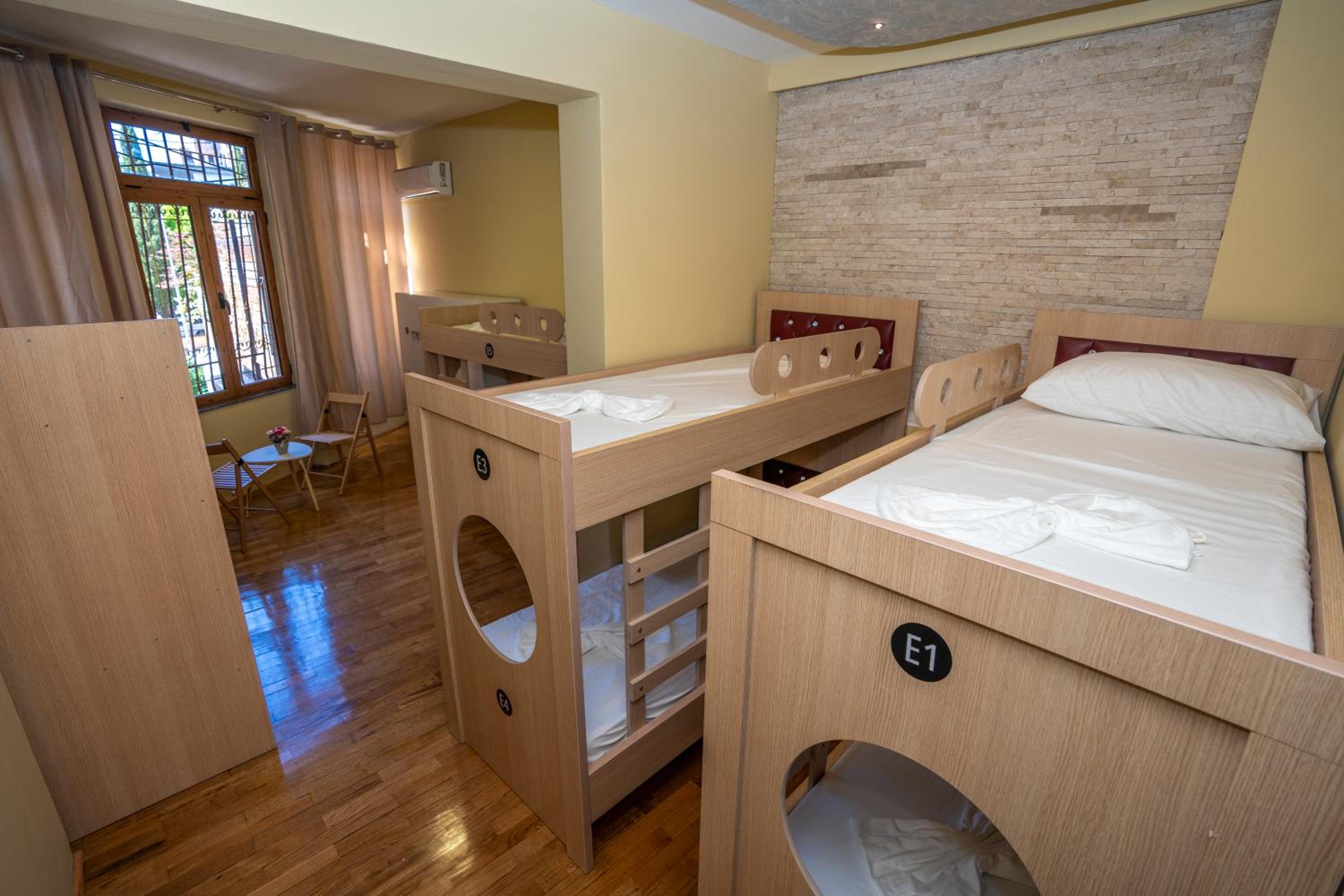 Bed In 8-Bed Mixed Dormitory Room photo 3