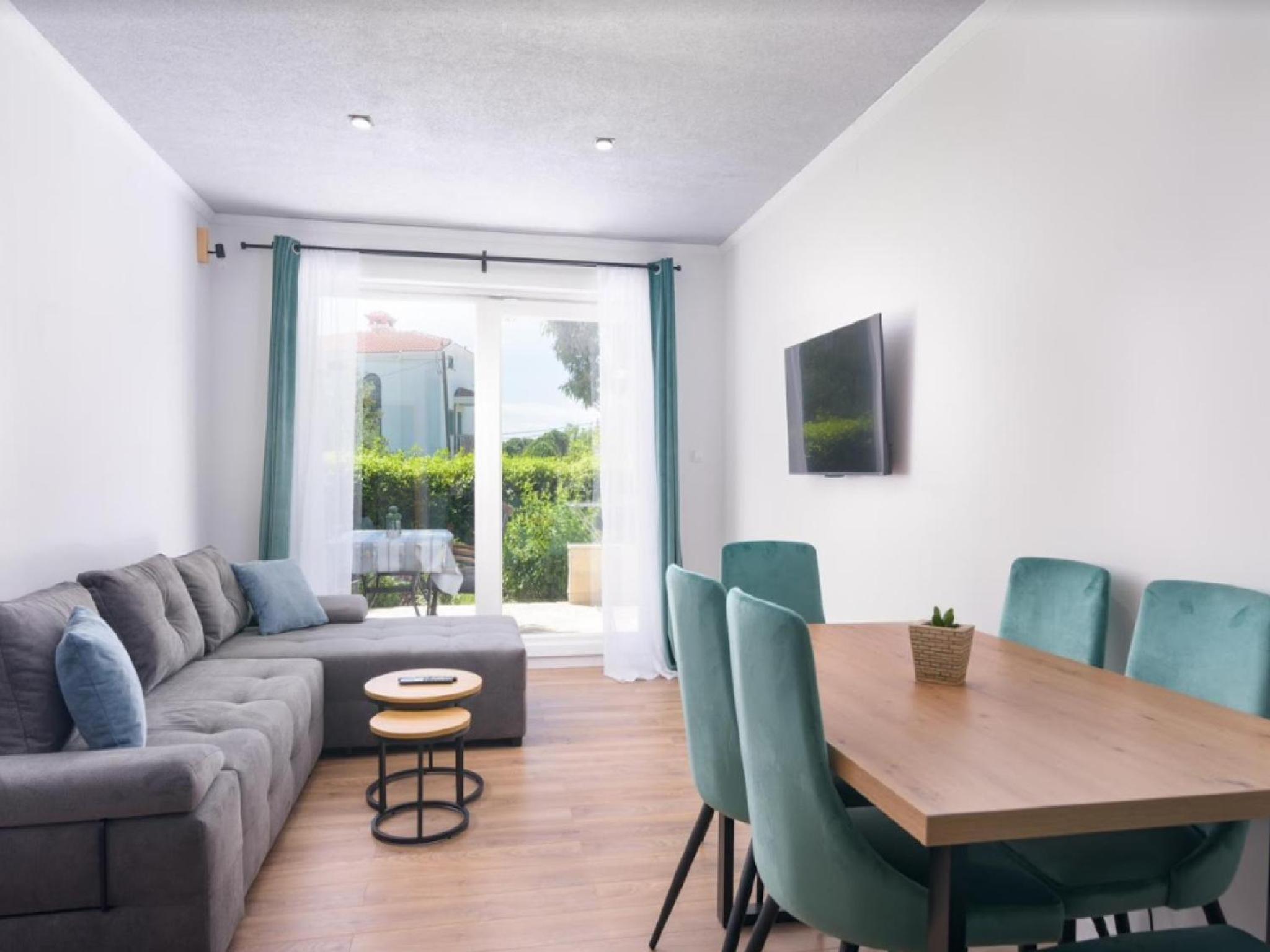 One Bedroom Apartment with Balcony - Photo 1