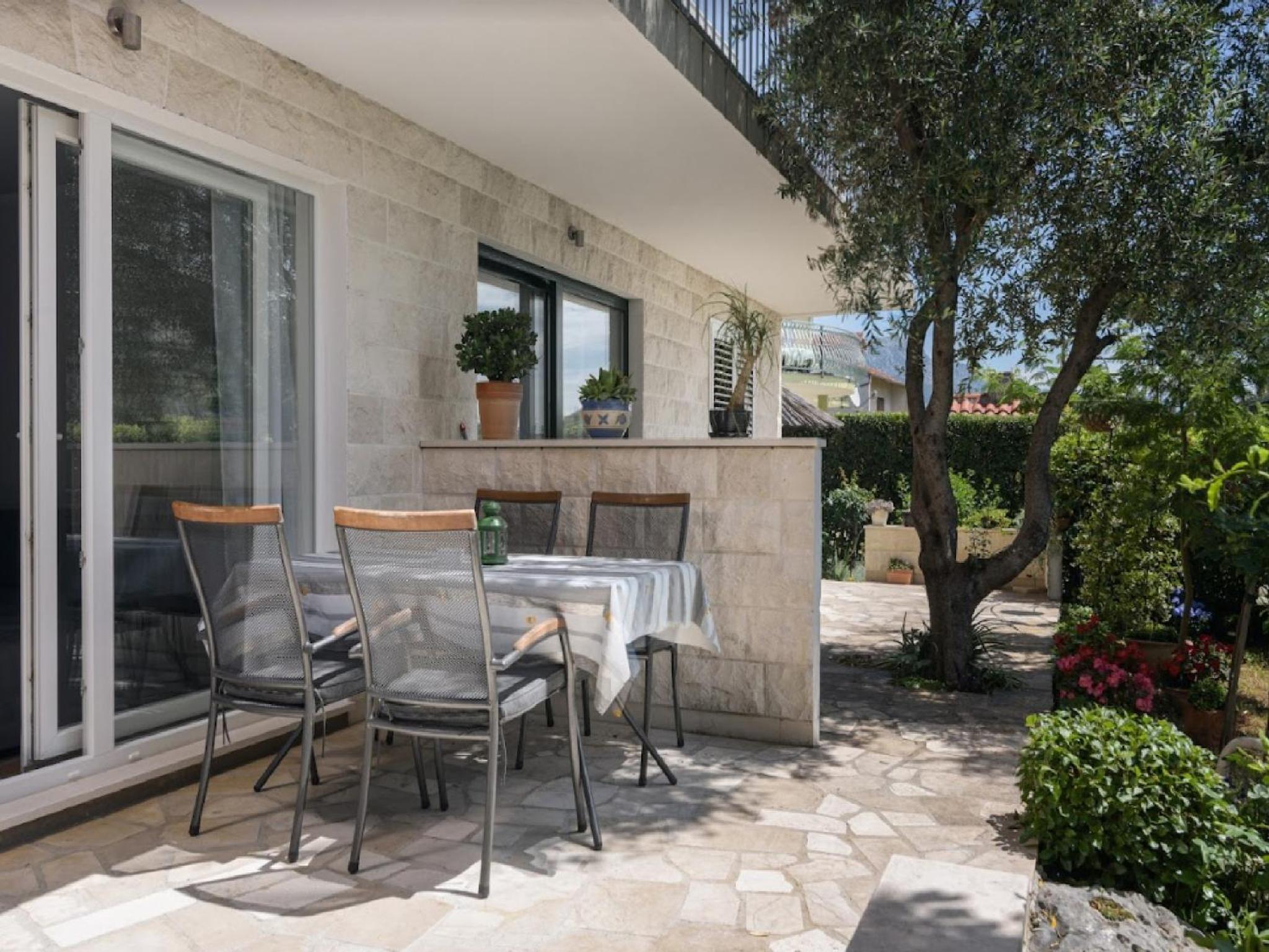 One Bedroom Apartment with Balcony - Photo 11