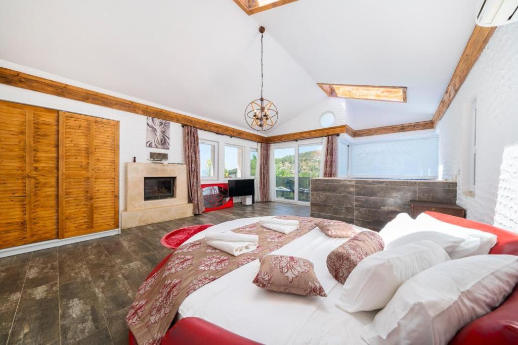 Three-Bedroom Villa photo 1