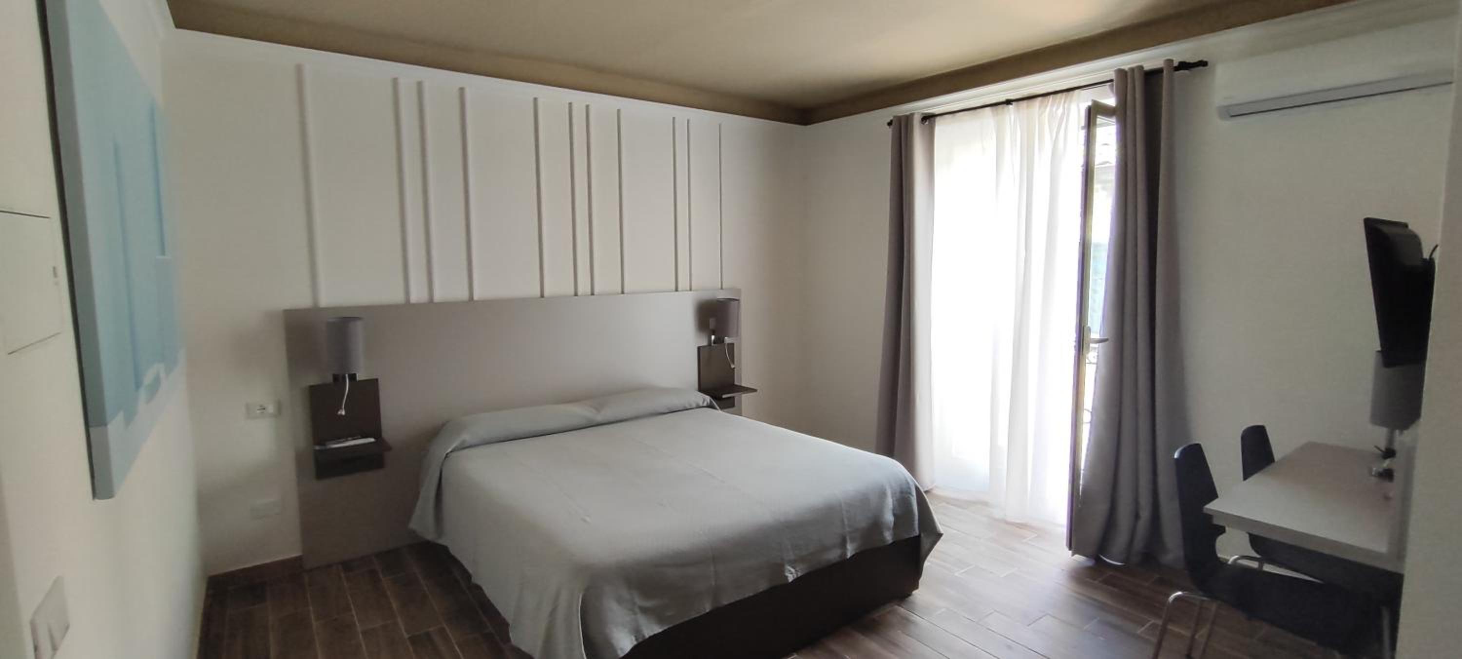 Deluxe Double Room with Shower