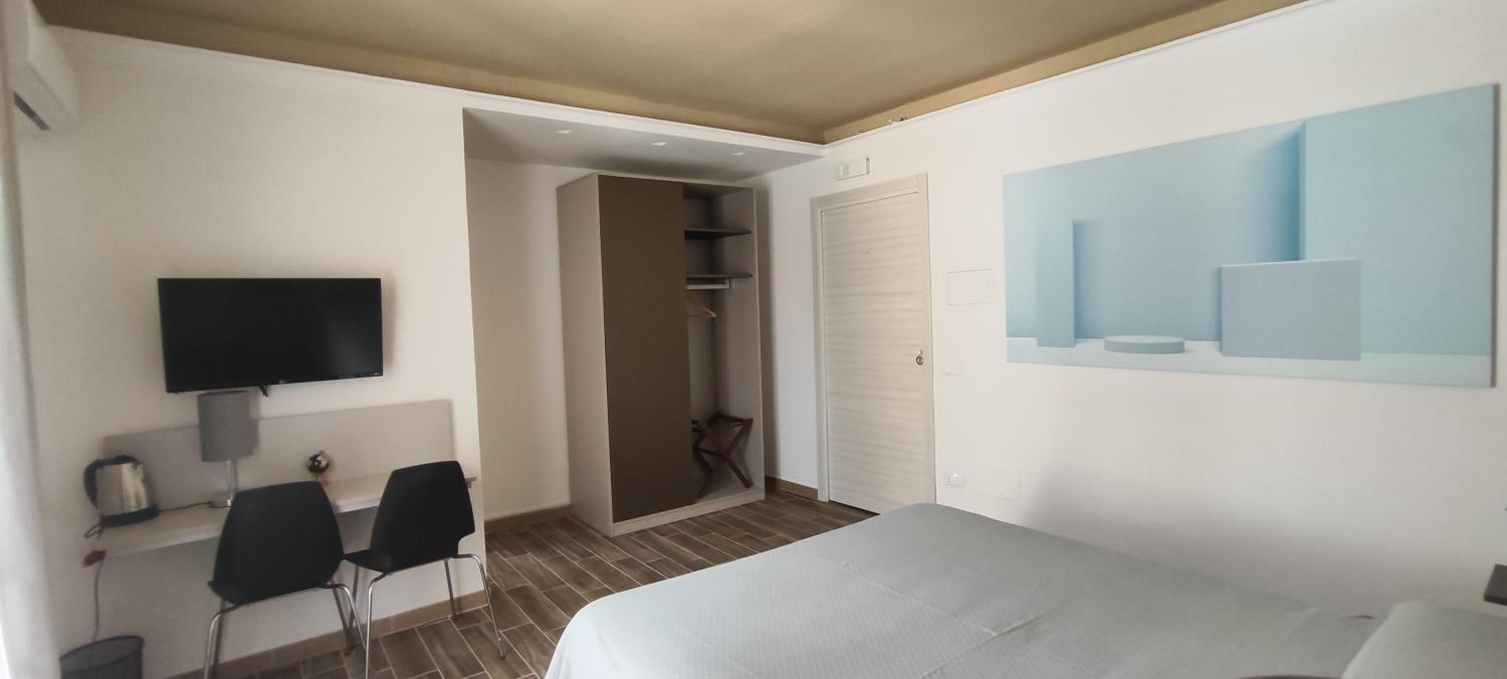 Deluxe Double Room with Shower photo 3
