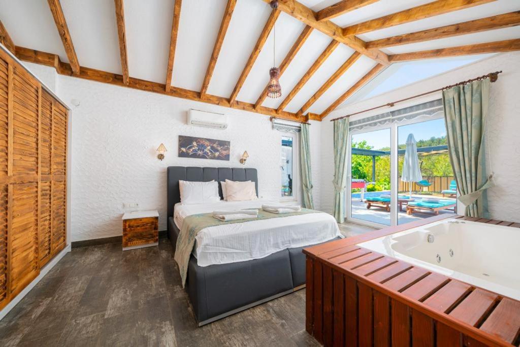 Three-Bedroom Villa photo 3