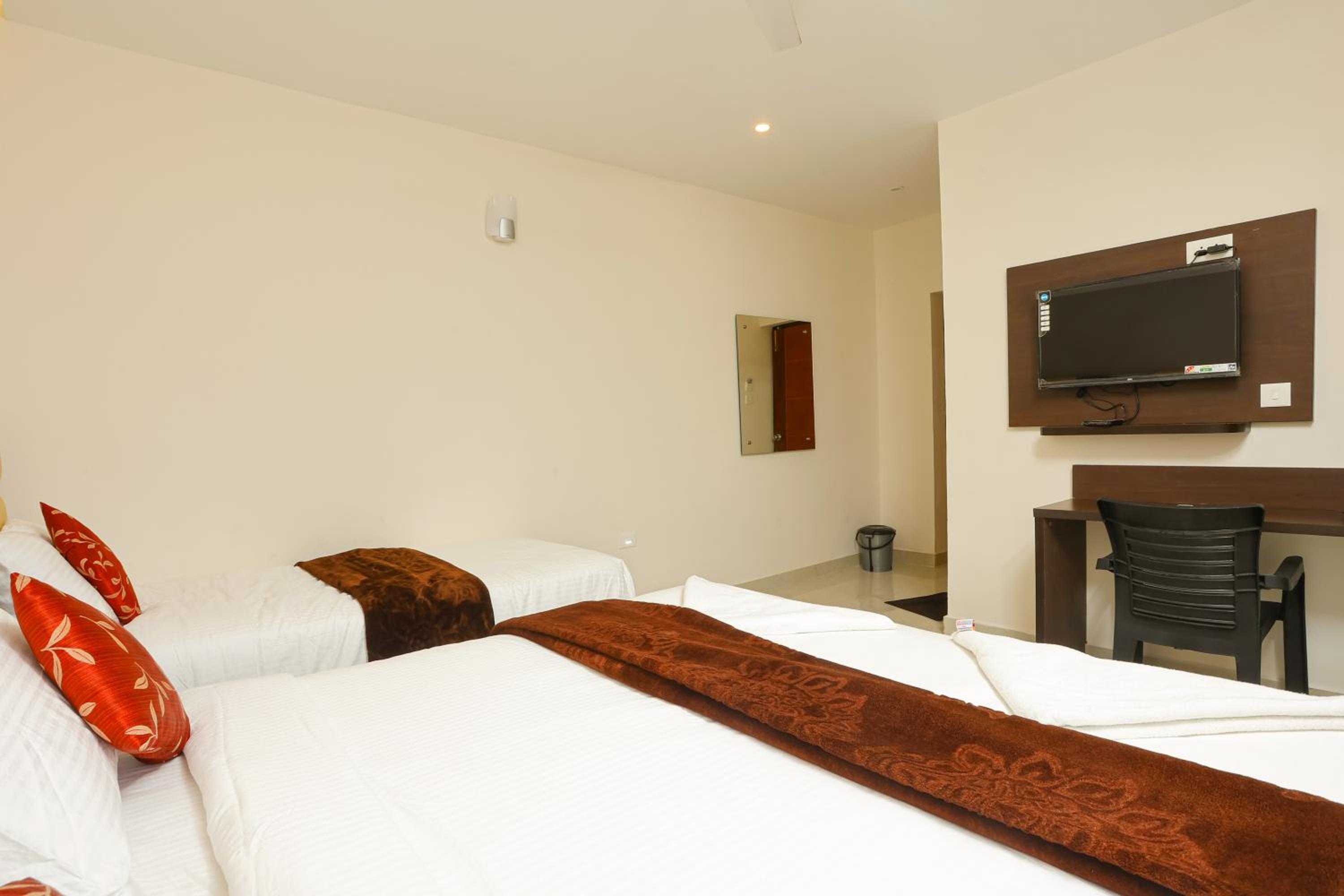 Deluxe Triple Room - Photo 8