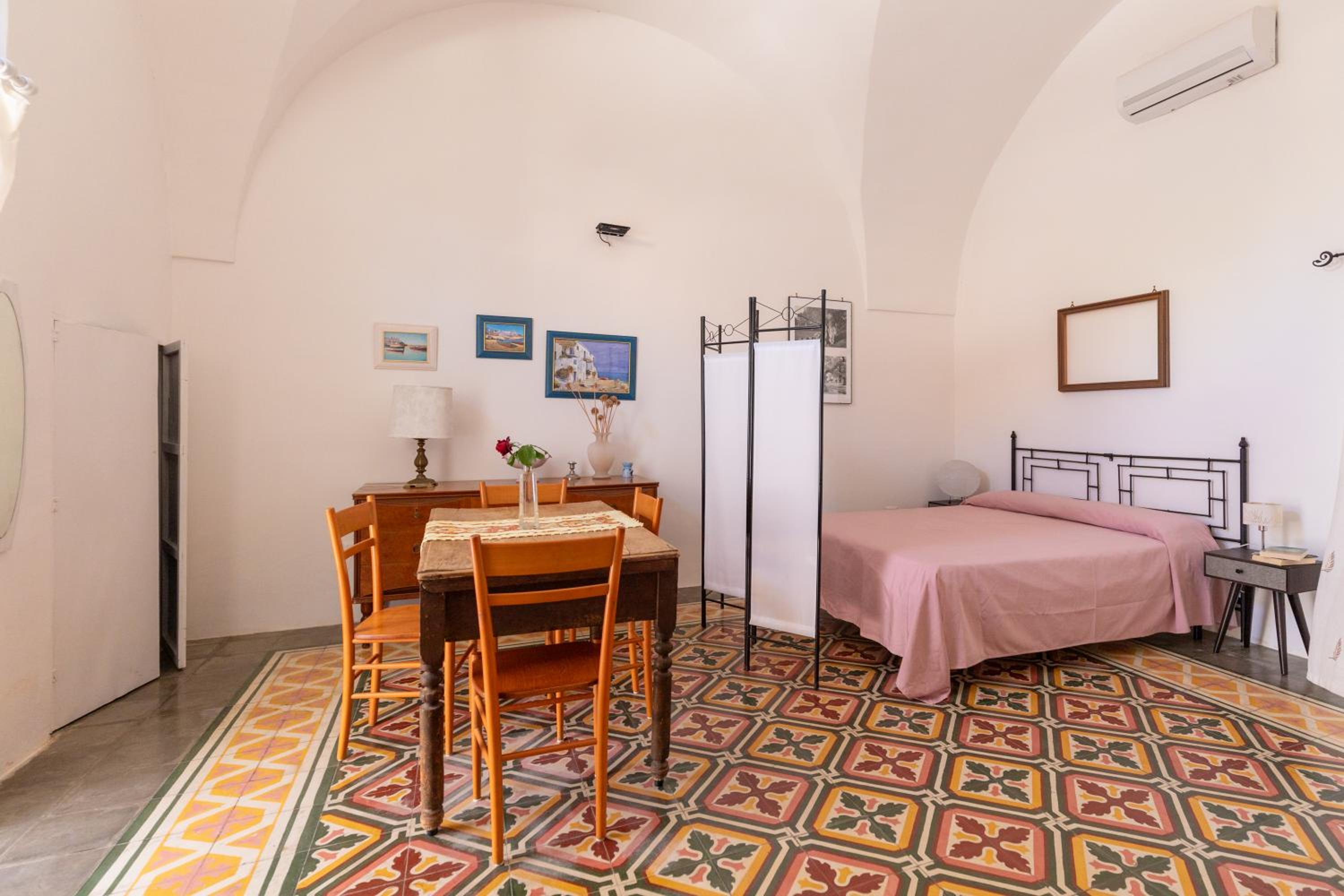 One-Bedroom House photo 1