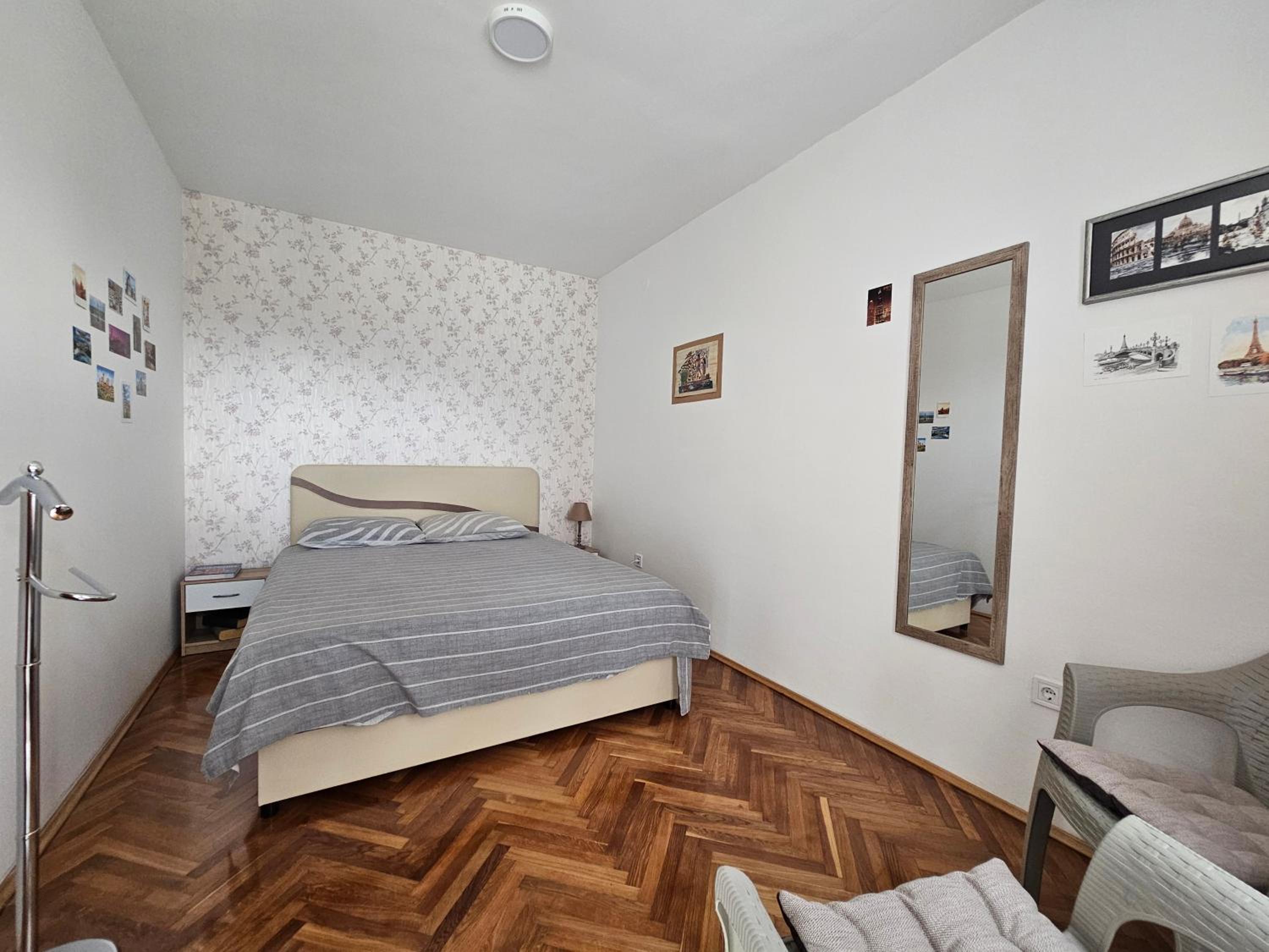 One-Bedroom Apartment photo 3