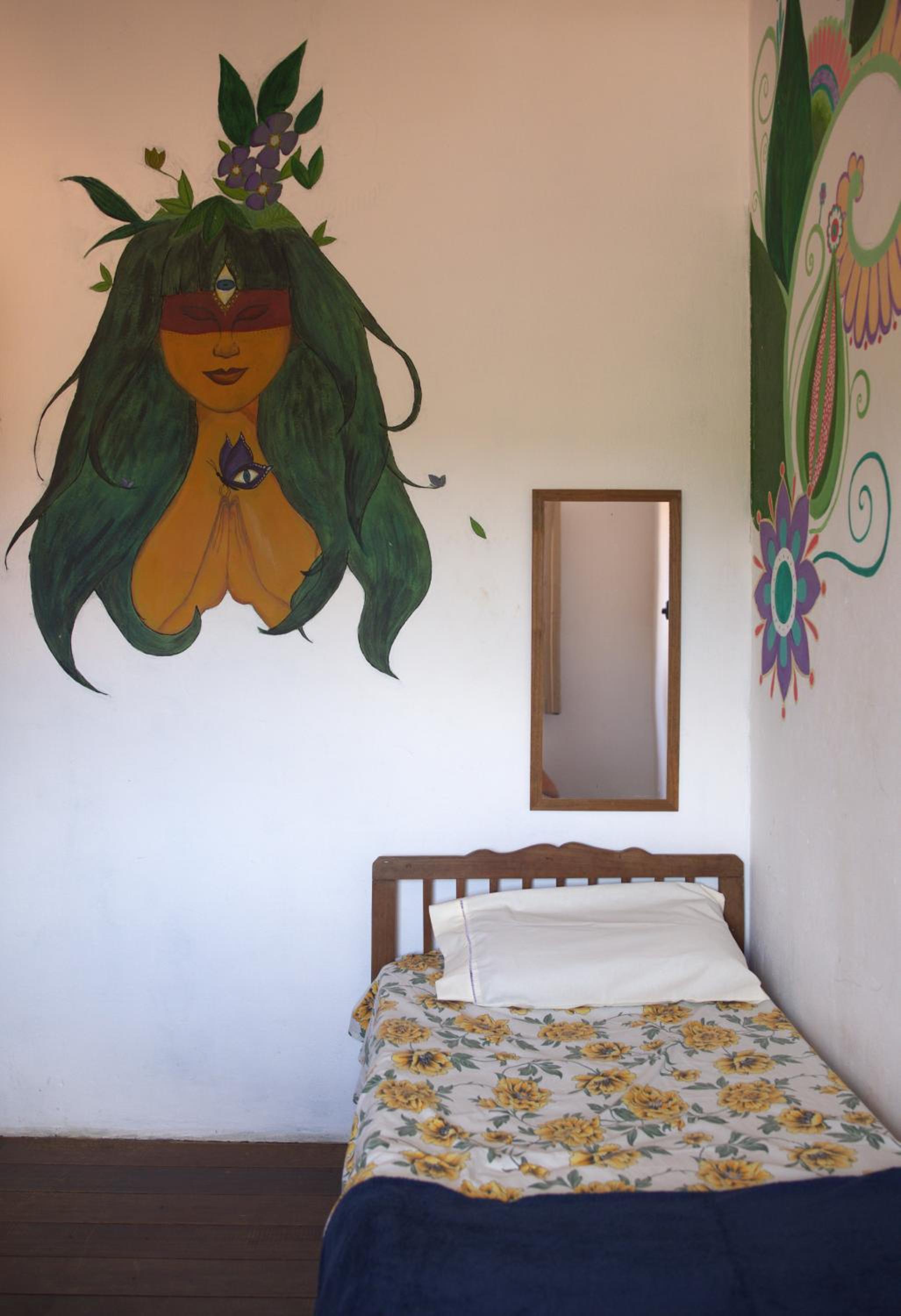 Basic Triple Room with Shared Bathroom photo 3