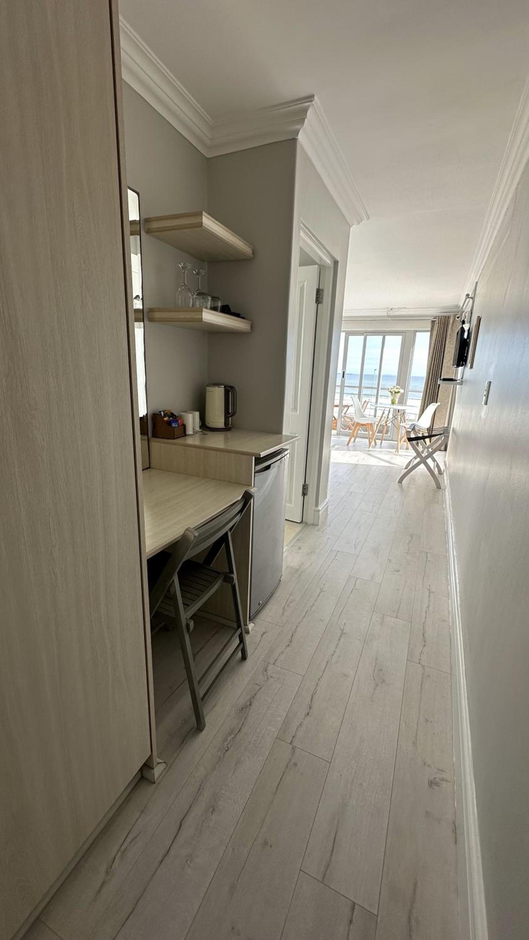 King Suite with Balcony - Photo 7