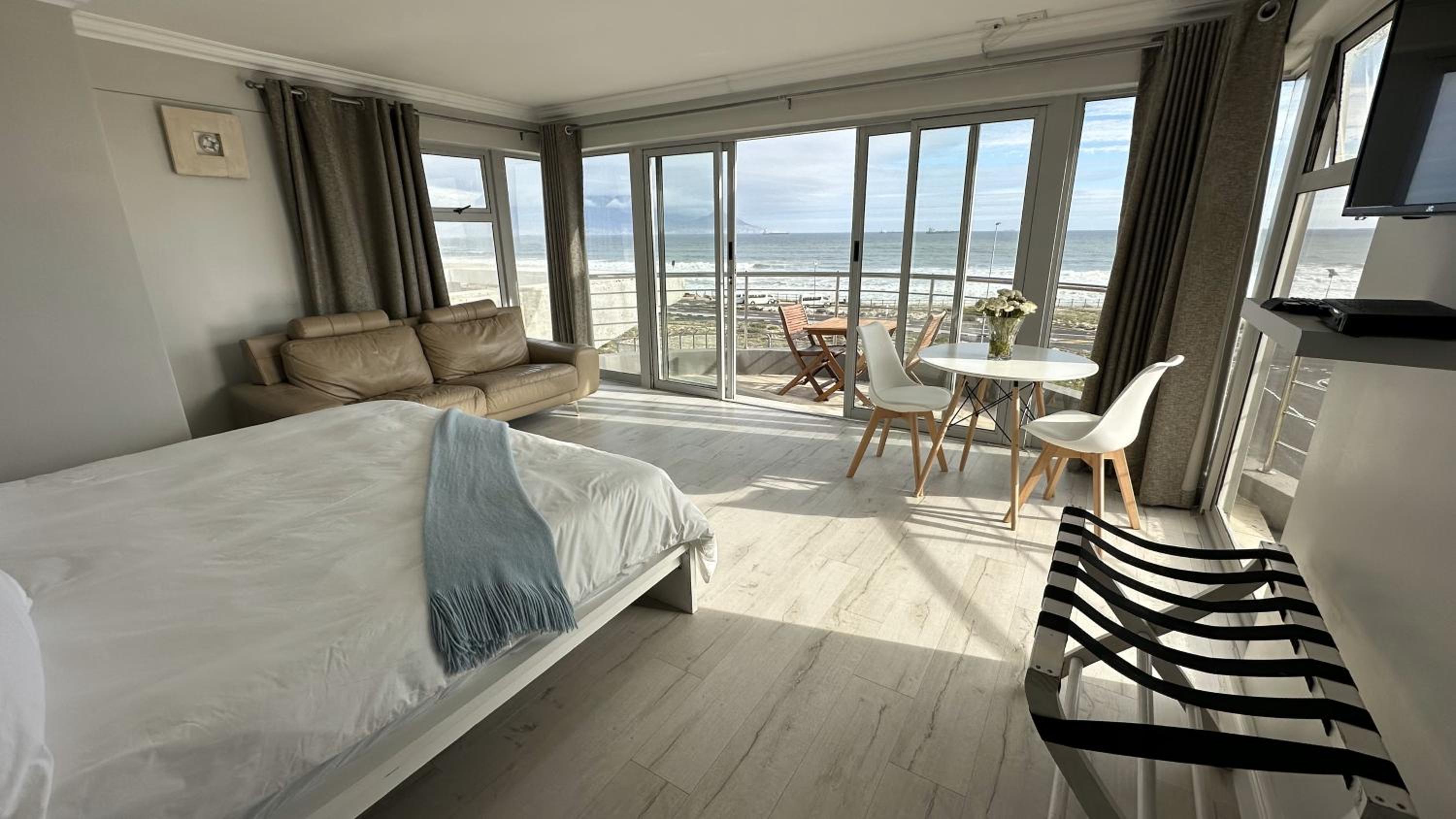 King Suite with Balcony - Photo 1
