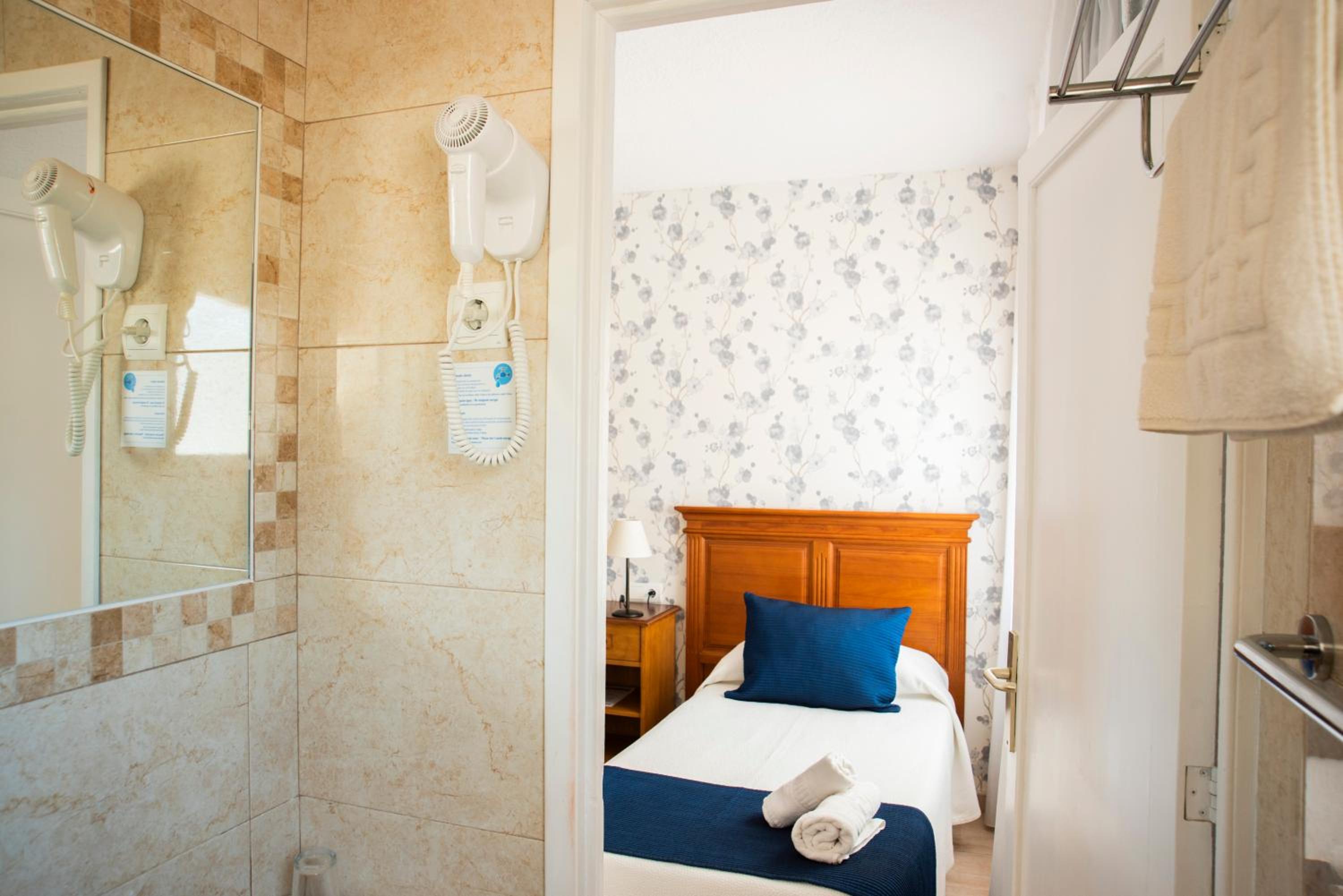 Single Room photo 3