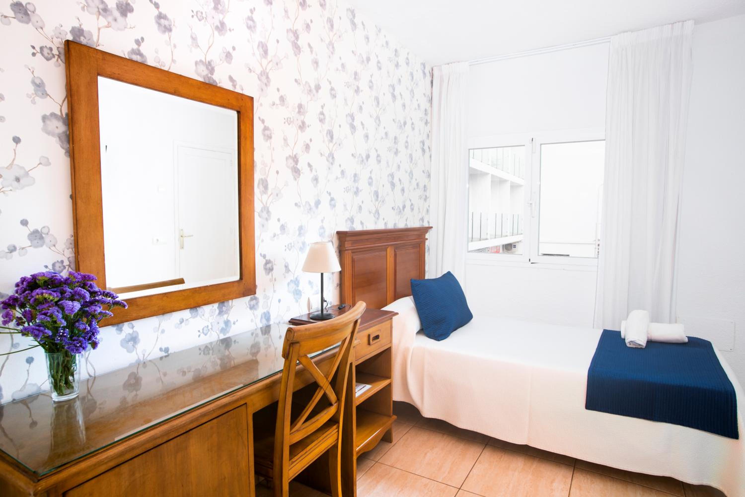 Single Room photo 2
