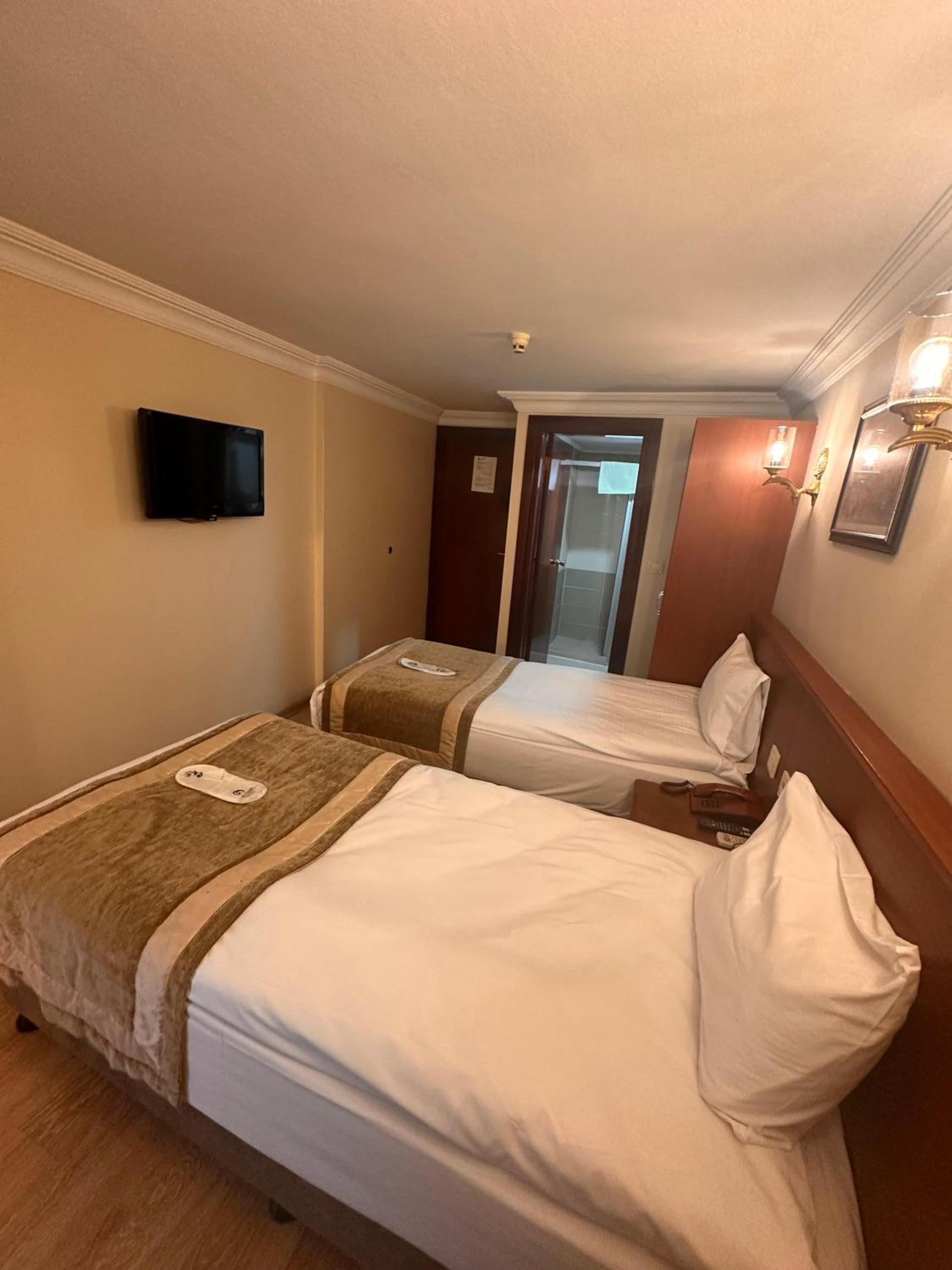 Economy Quadruple Room photo 3