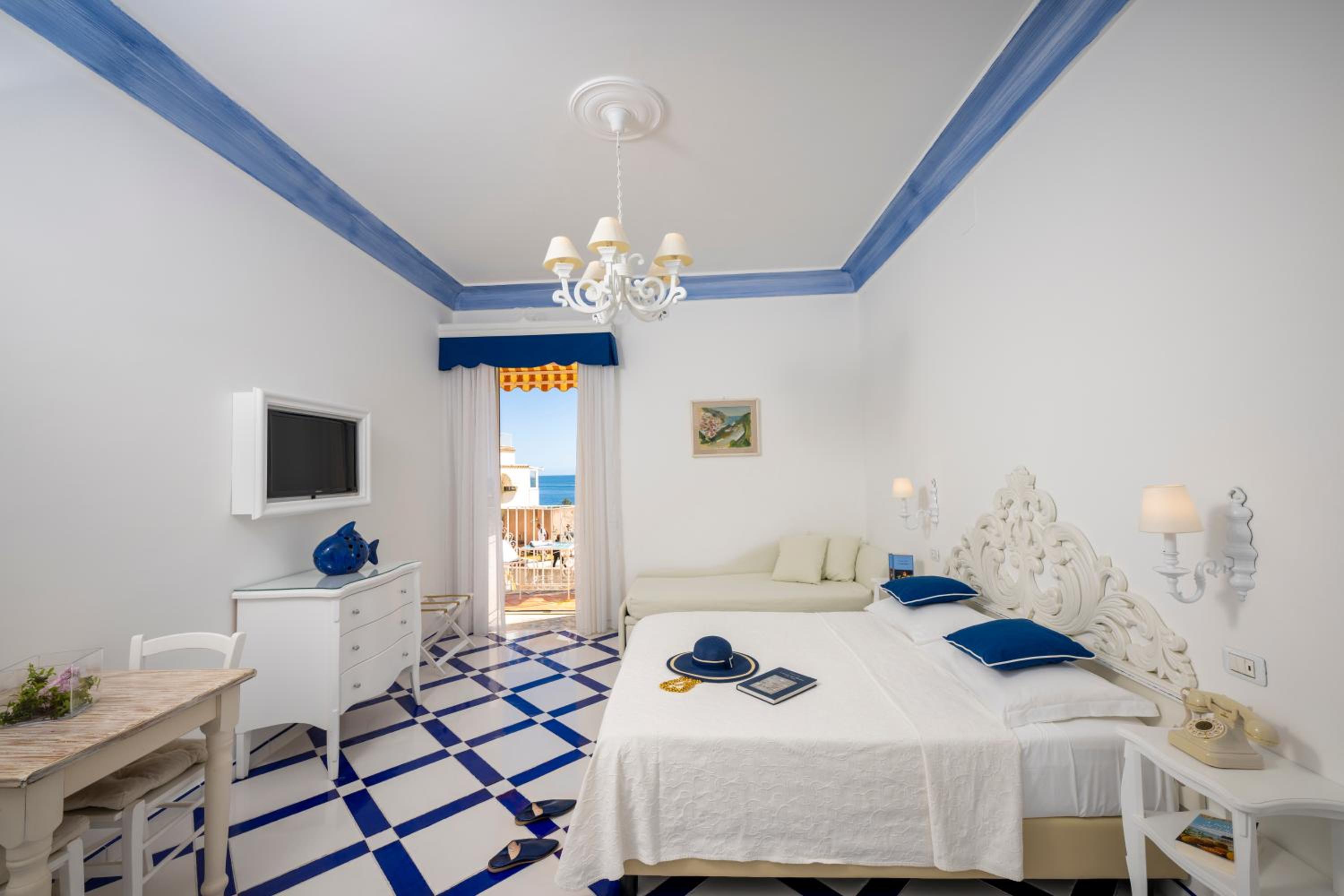 Large Studio with Sea View photo 3