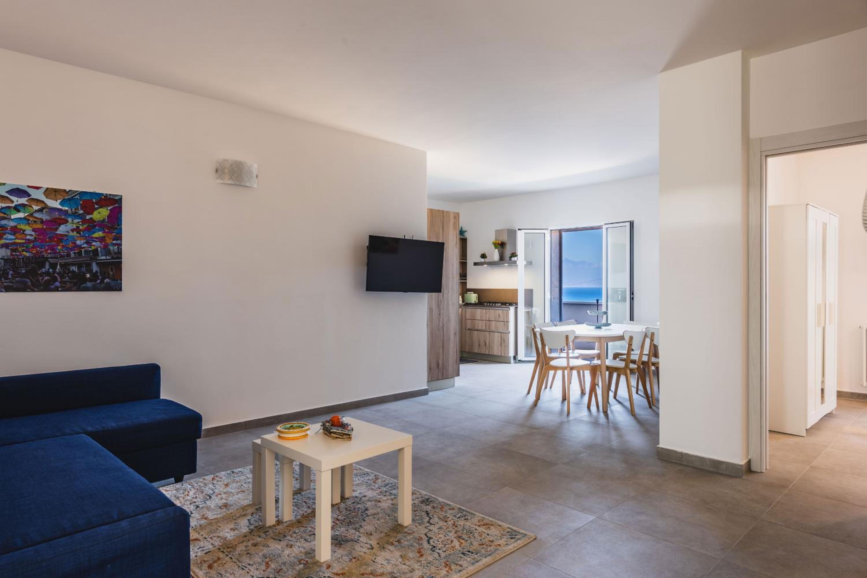 Apartment with Balcony photo 3