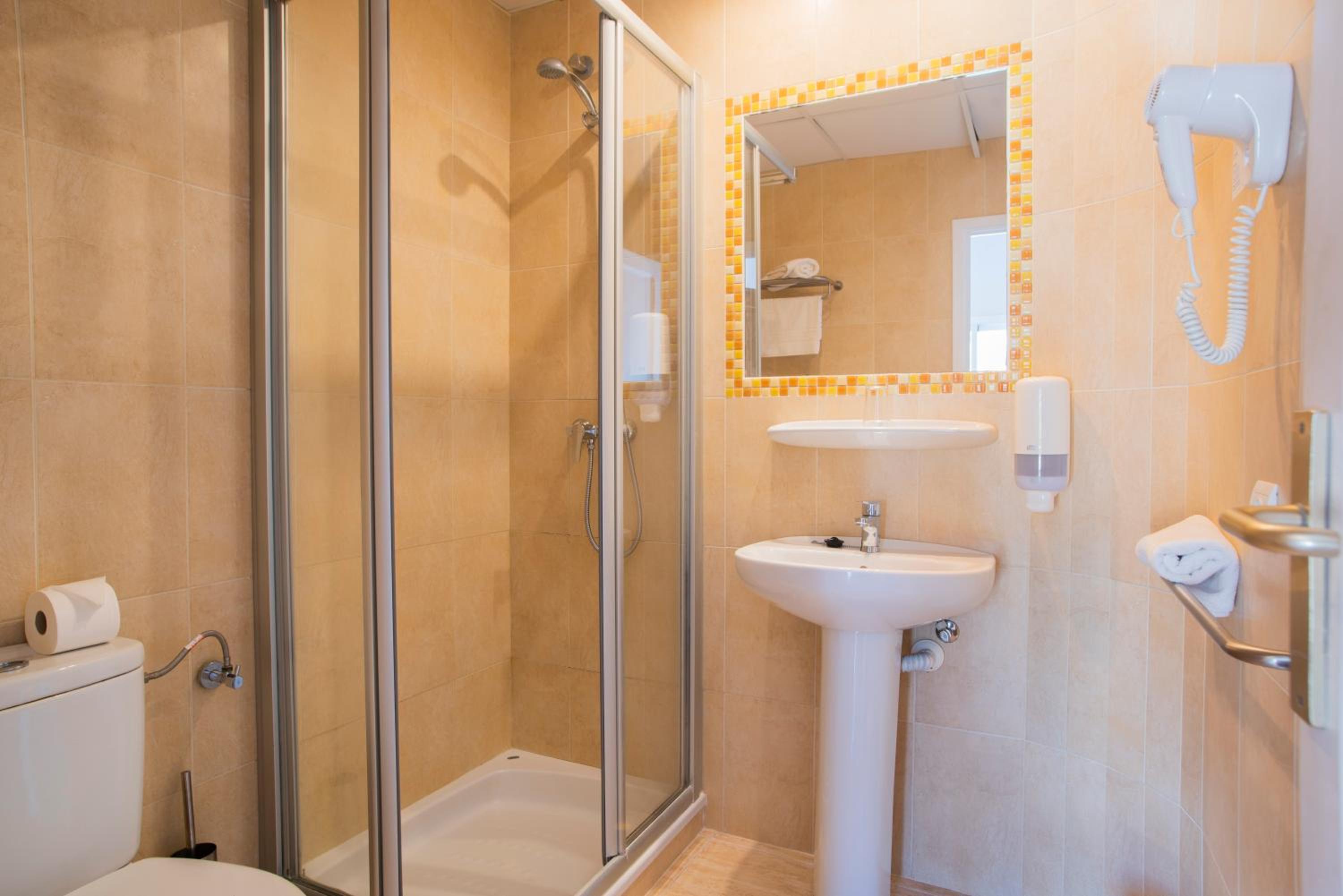 Double or Twin Room - Top Floor photo 2